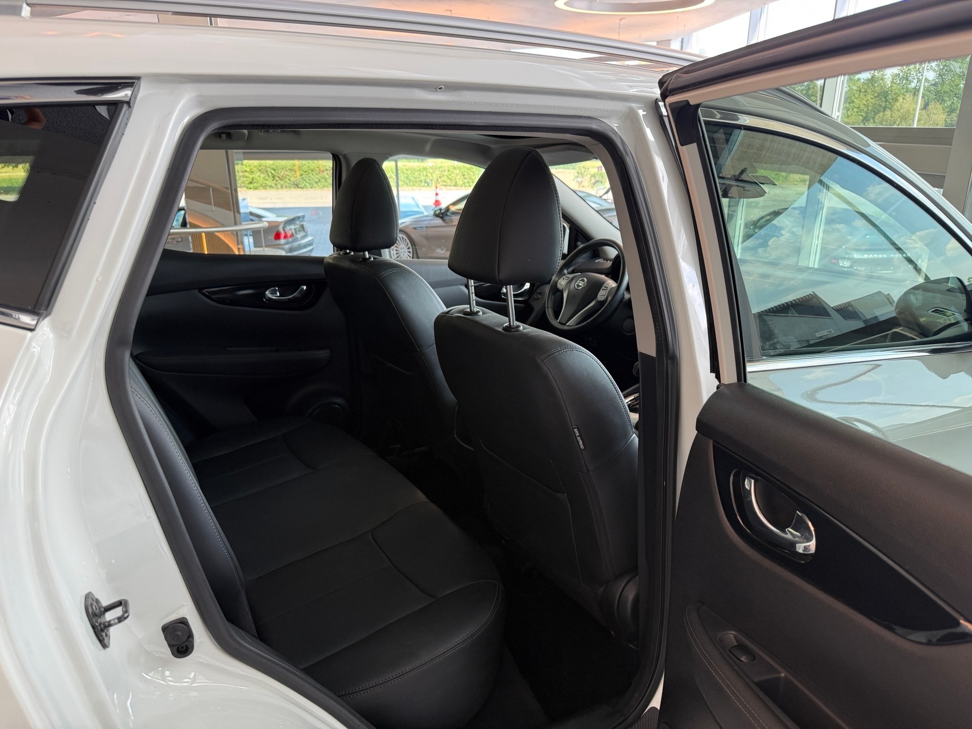 NISSAN Qashqai 1.6 dCi N-Connecta Xtronic CVT-image-13