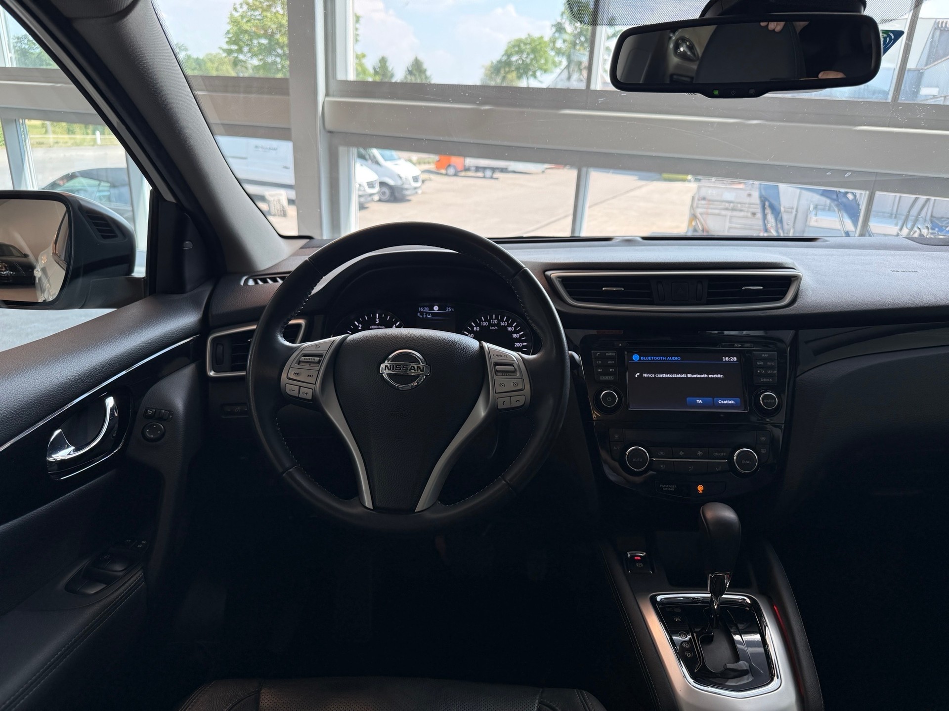 NISSAN Qashqai 1.6 dCi N-Connecta Xtronic CVT-image-16