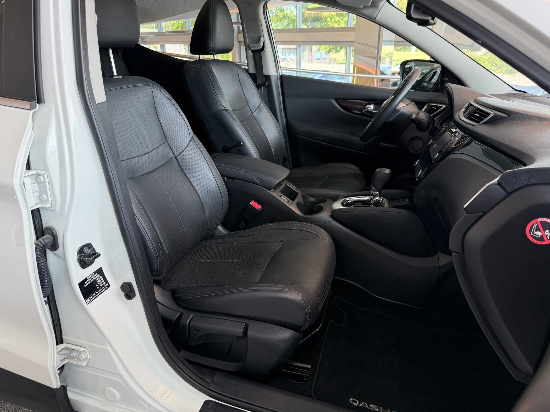 NISSAN Qashqai 1.6 dCi N-Connecta Xtronic CVT-image-12