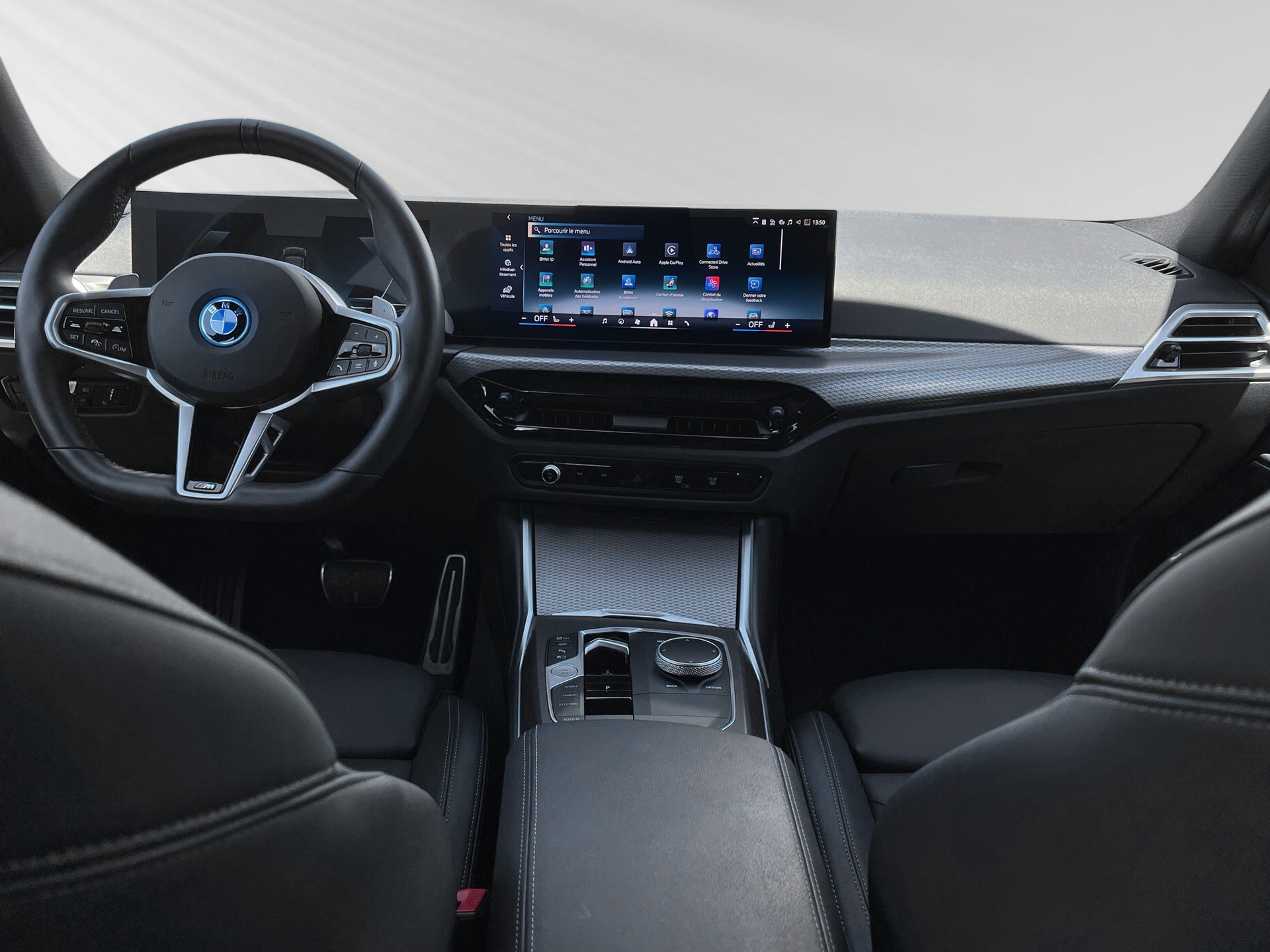 BMW 330e x DriveTouring Steptronic M Sport-image-5