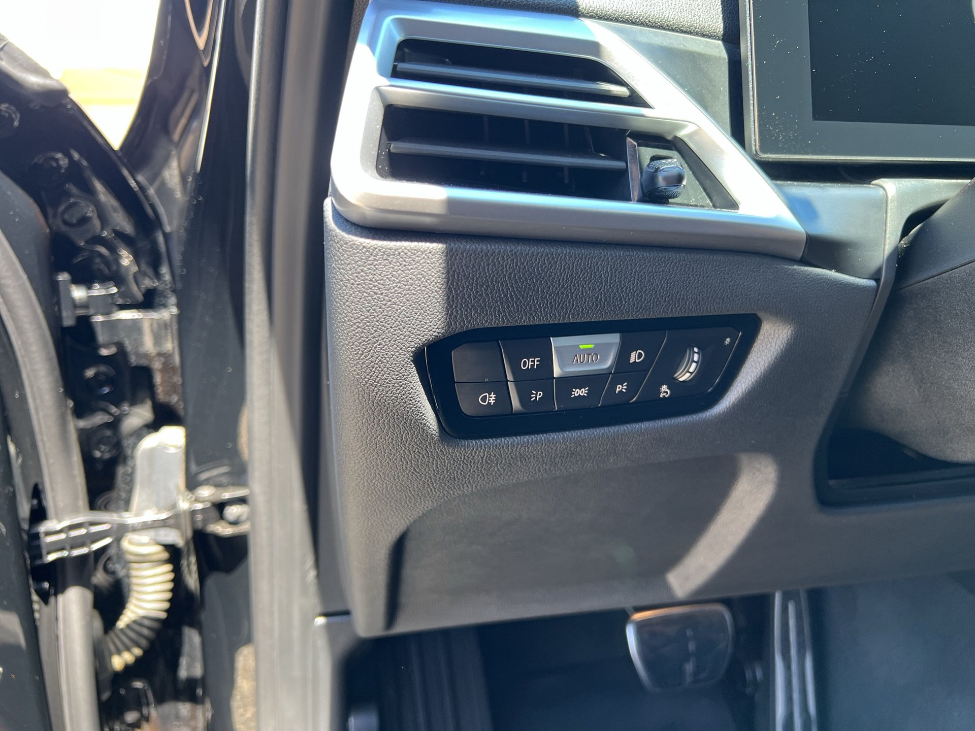 BMW 330e x DriveTouring Steptronic M Sport-image-19