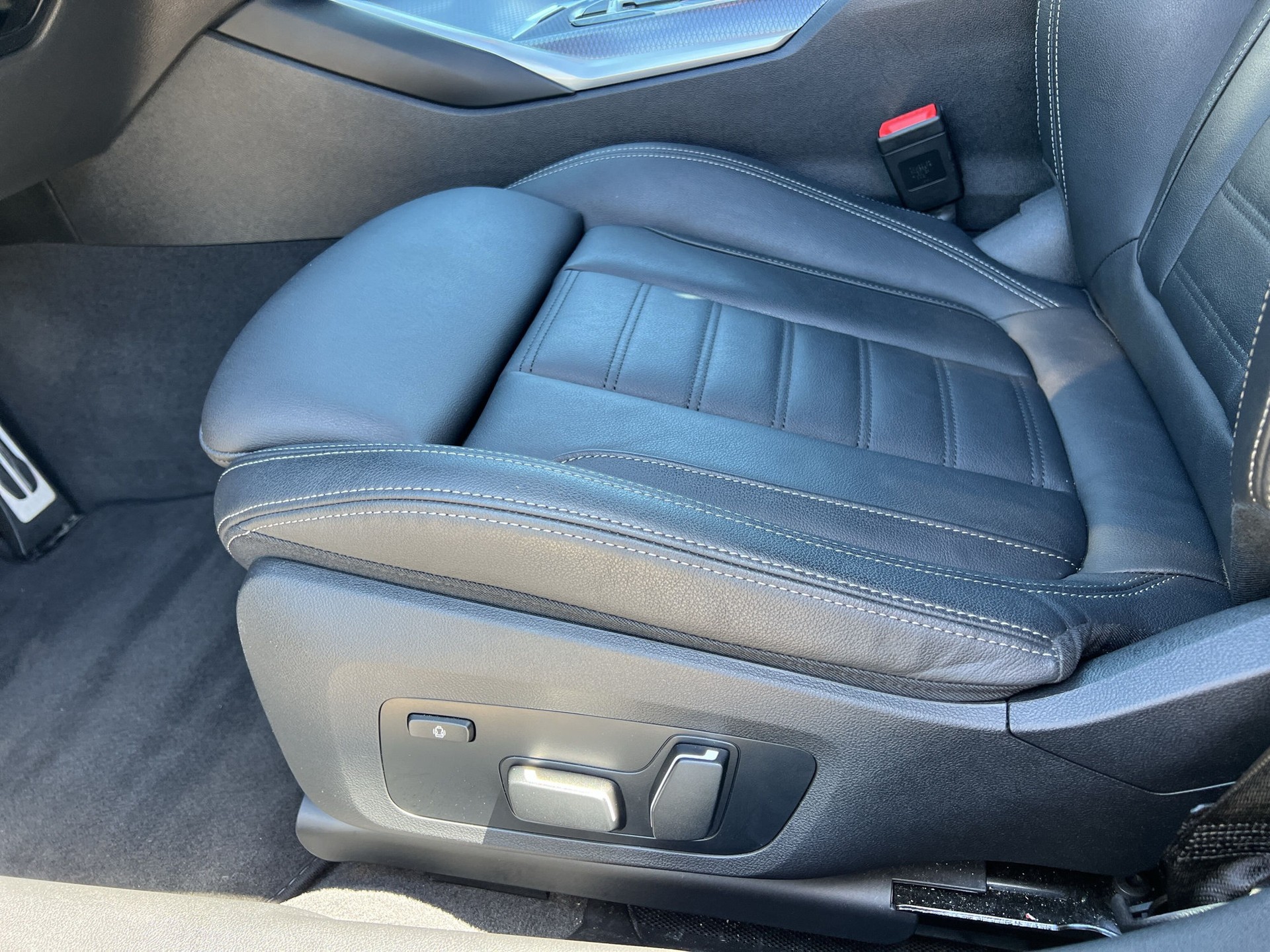 BMW 330e x DriveTouring Steptronic M Sport-image-18