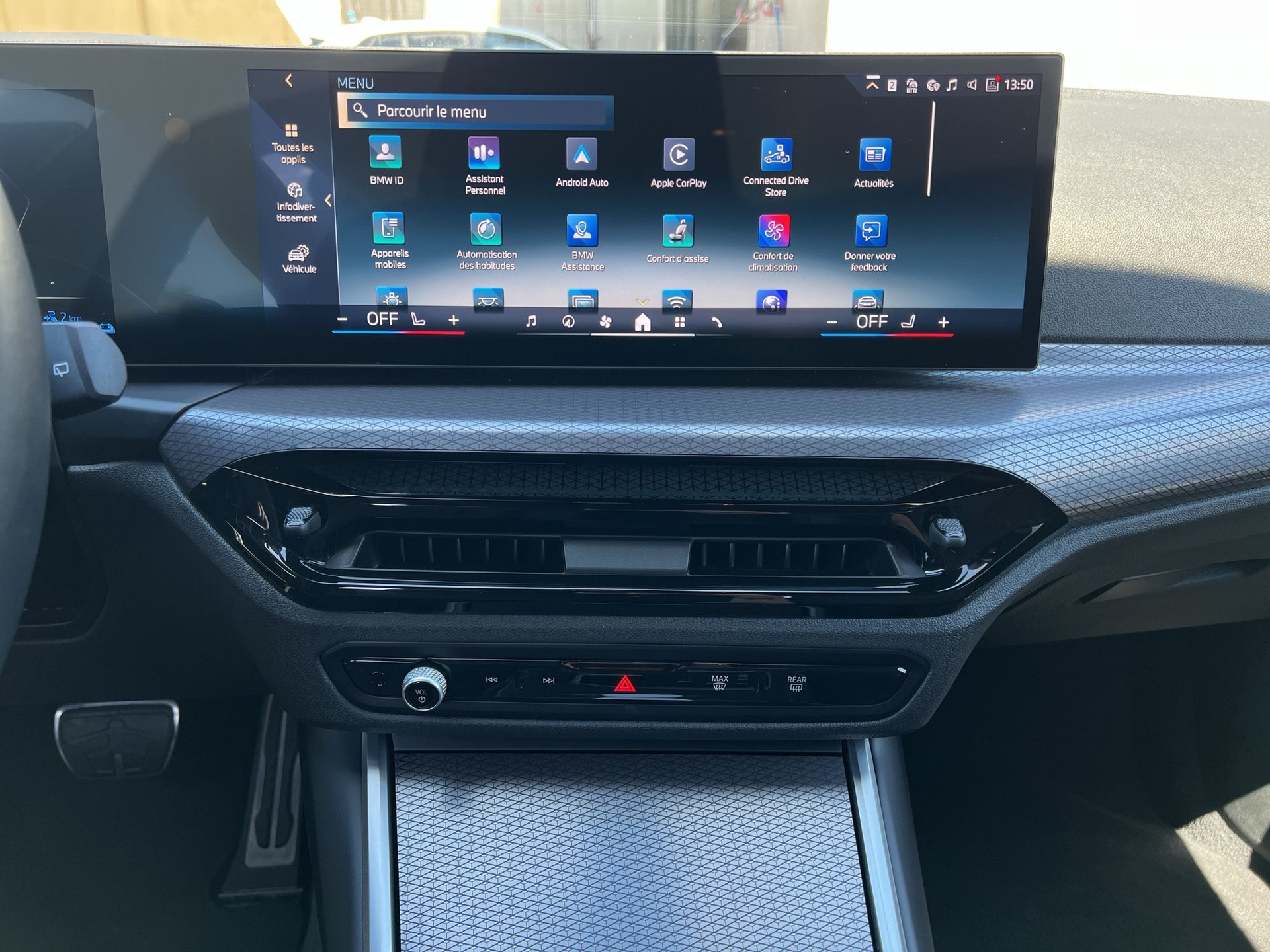 BMW 330e x DriveTouring Steptronic M Sport-image-10