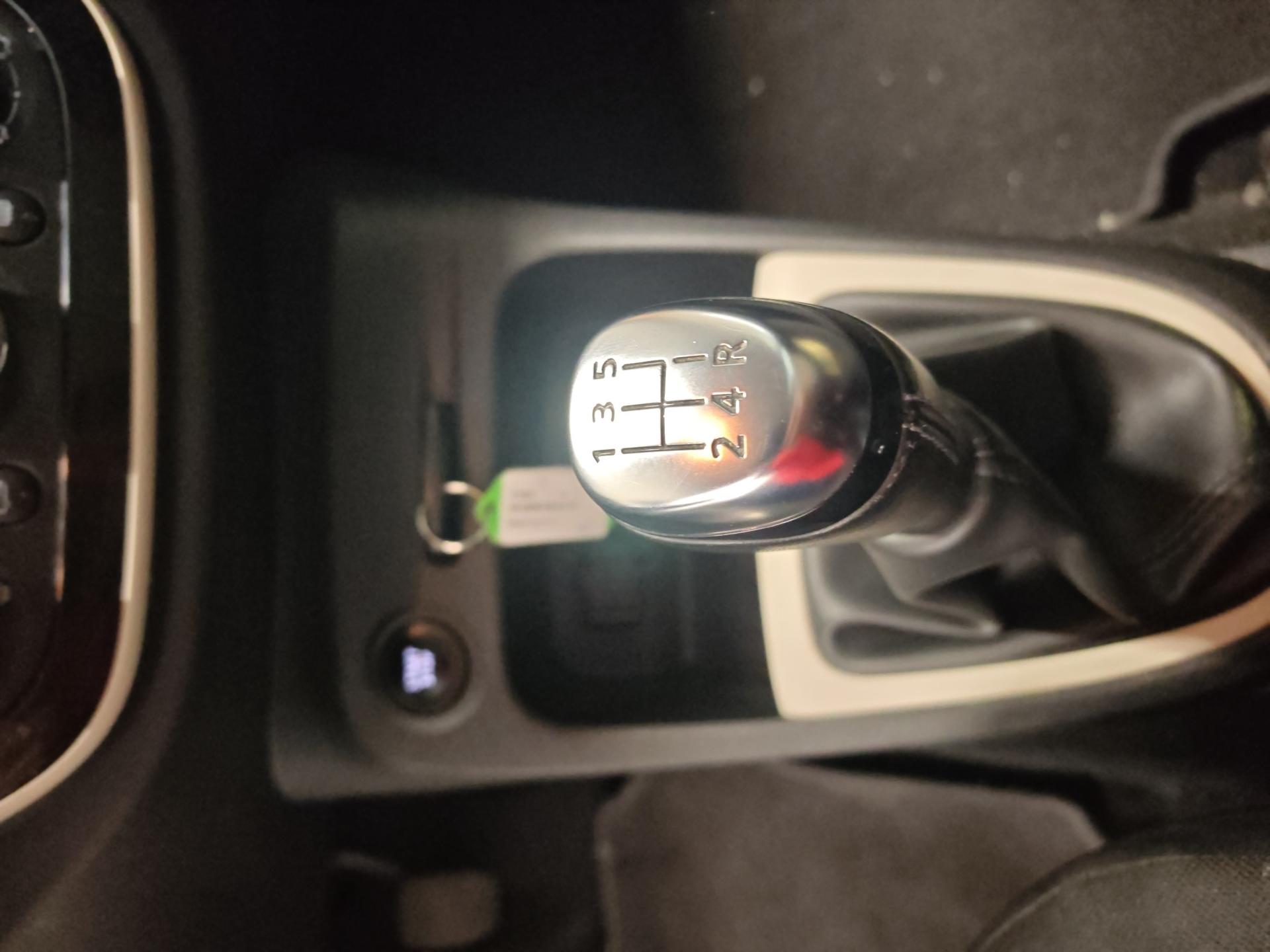 RENAULT Captur 0.9 12V Zen-image-19