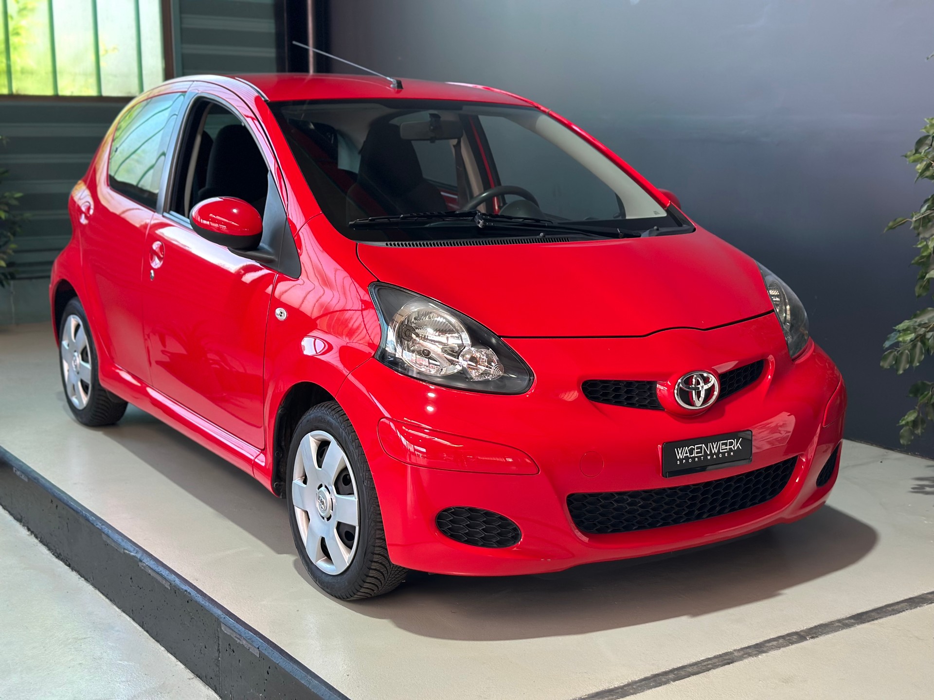 TOYOTA Aygo 1.0 Linea Luna Cool Multimode-image-0