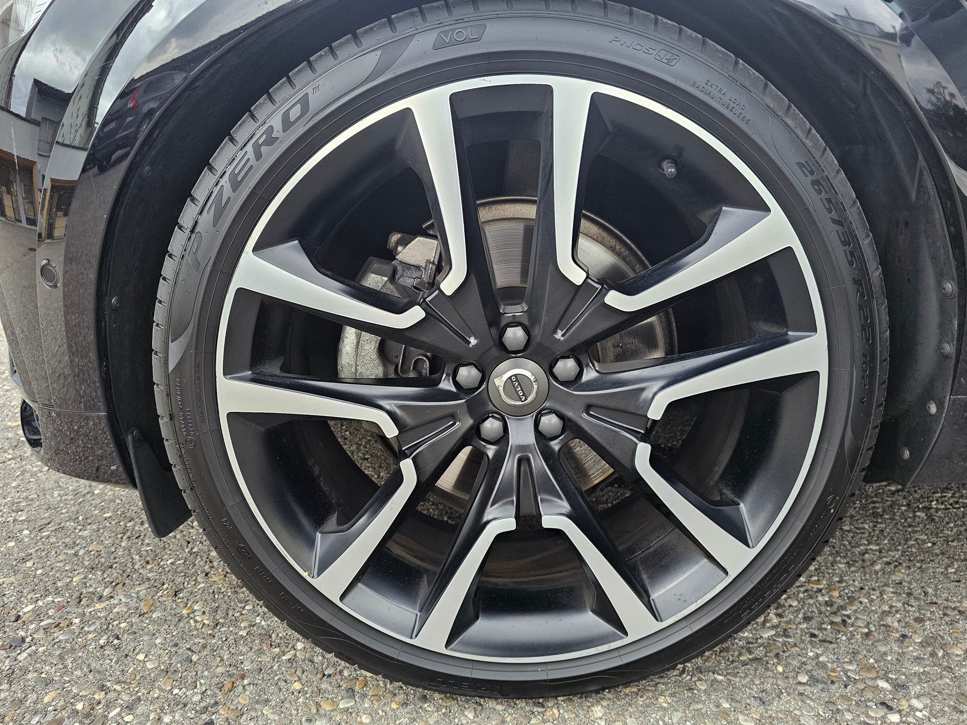 VOLVO XC60 2.0 B5 MH Ultimate Dark AWD-image-5