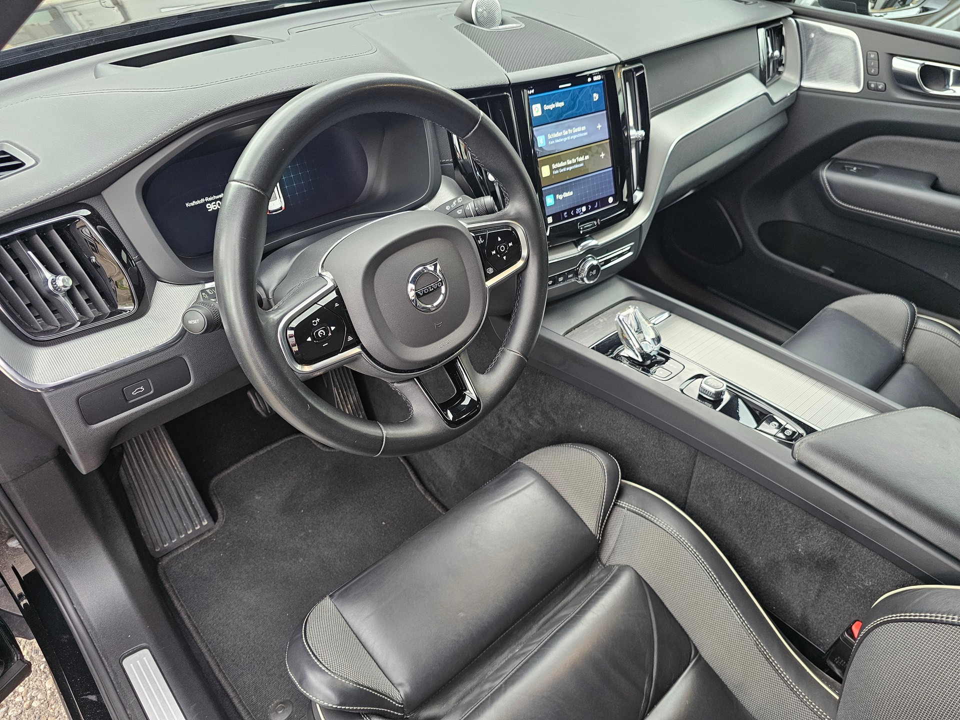 VOLVO XC60 2.0 B5 MH Ultimate Dark AWD-image-8