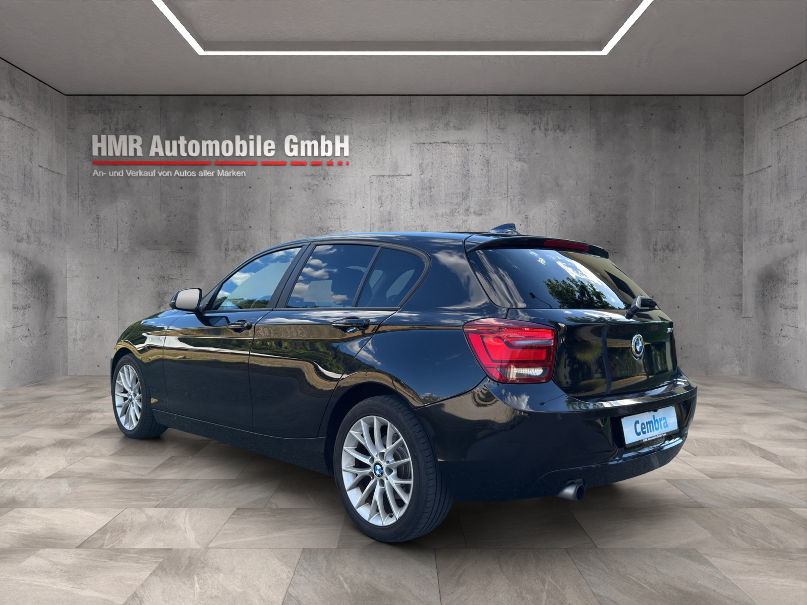 BMW 116i Urban Line Steptronic-image-1