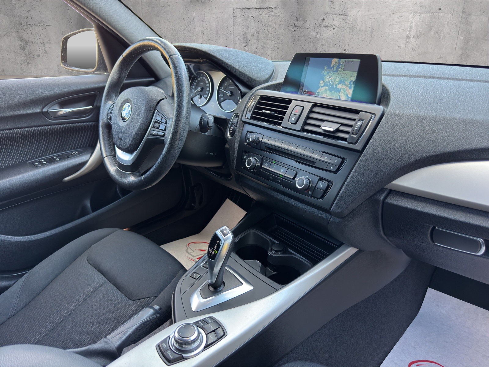 BMW 116i Urban Line Steptronic-image-12