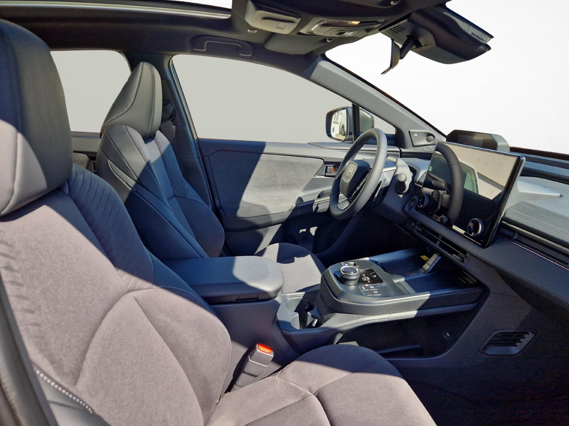 TOYOTA C-HR+ Premium AWD-image-9