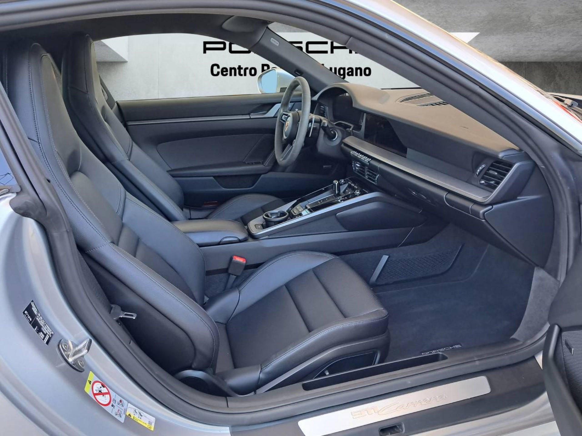 PORSCHE 911 Carrera-image-13