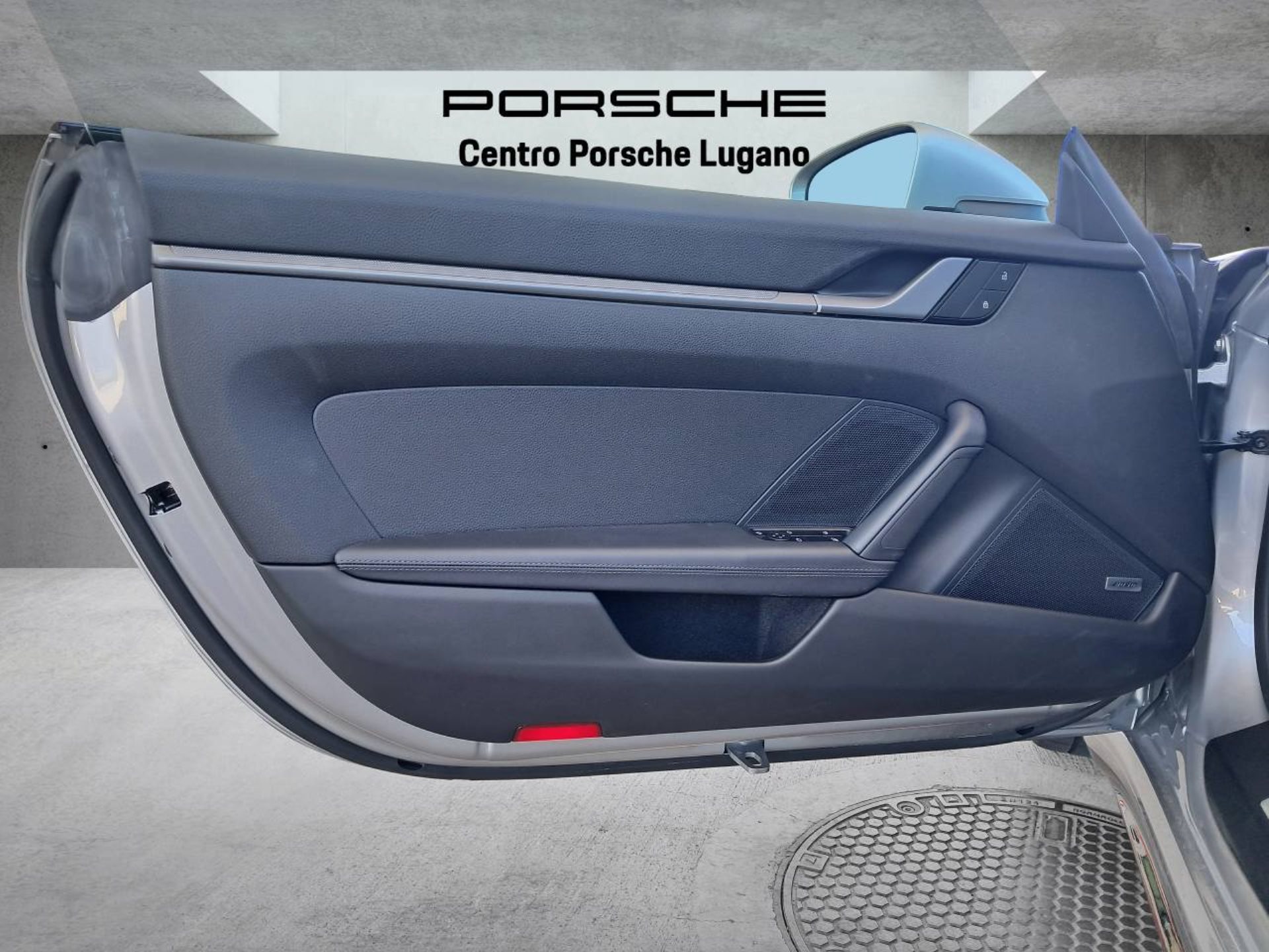 PORSCHE 911 Carrera-image-23