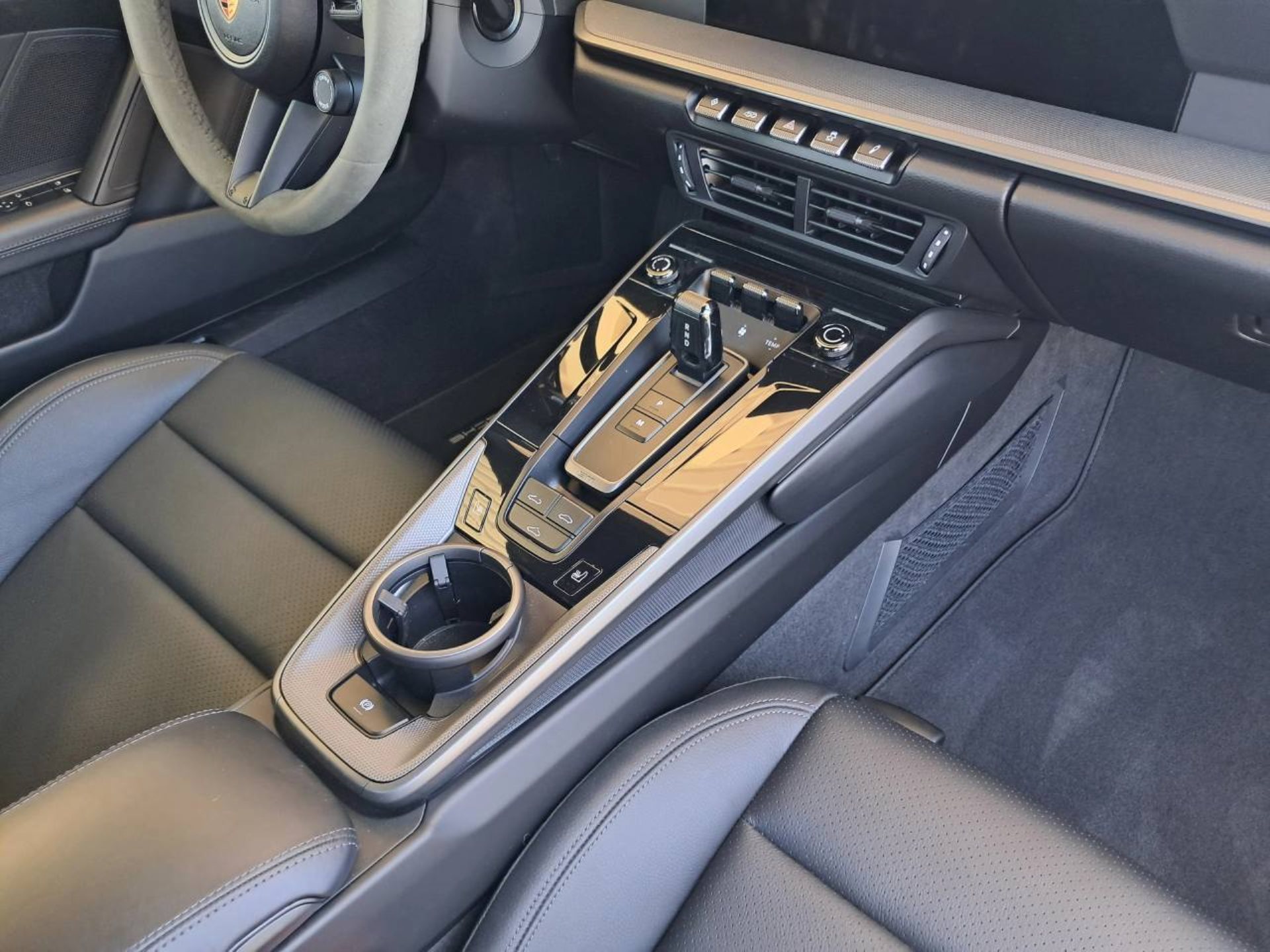 PORSCHE 911 Carrera-image-19