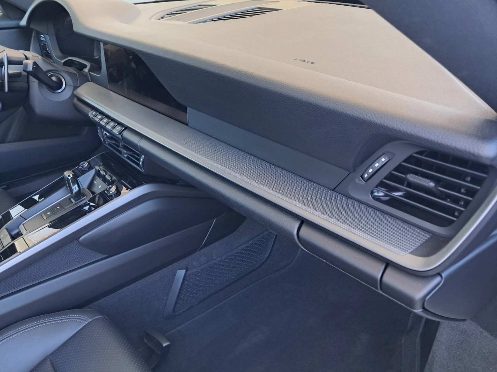 PORSCHE 911 Carrera-image-30