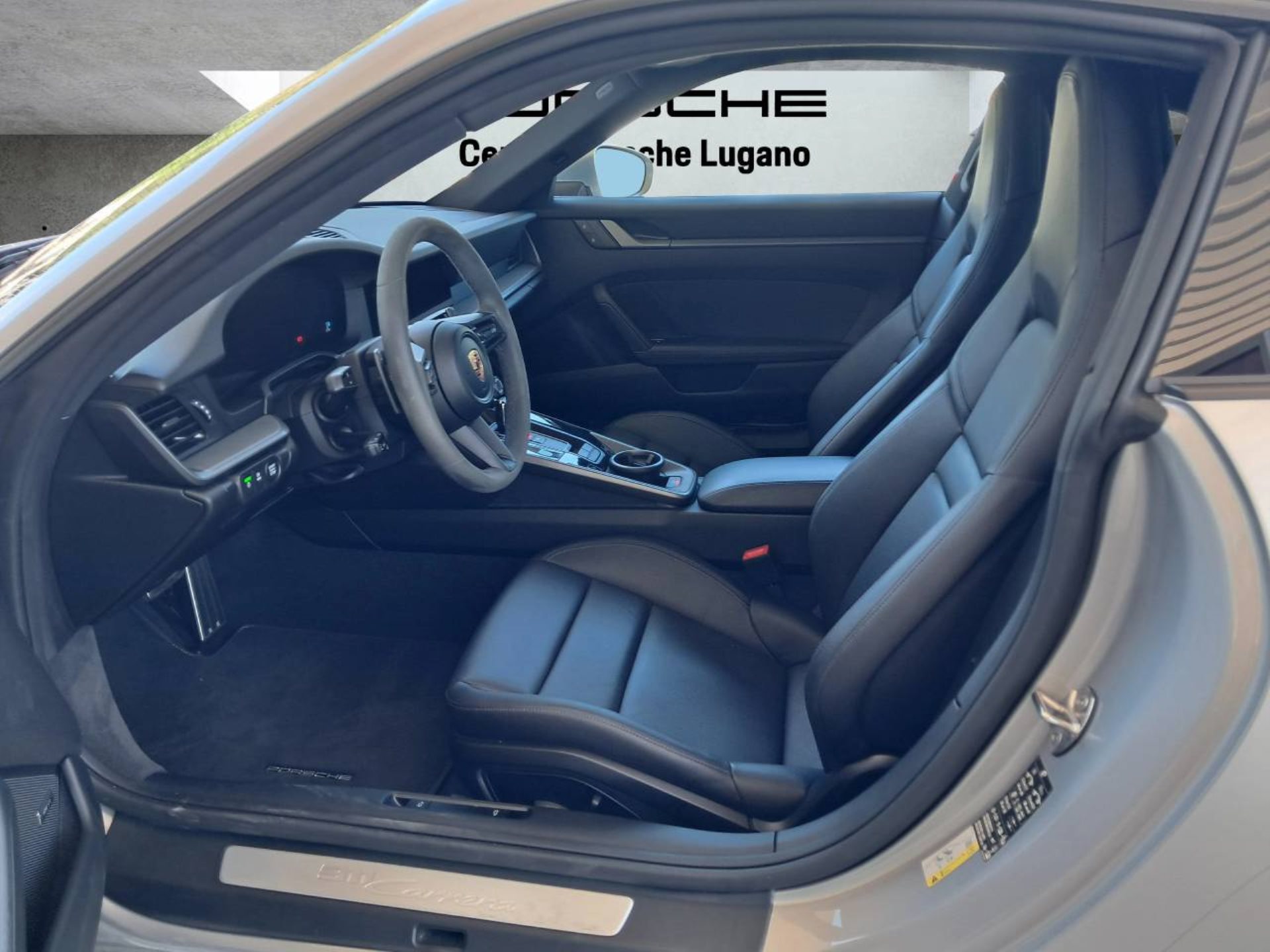 PORSCHE 911 Carrera-image-3