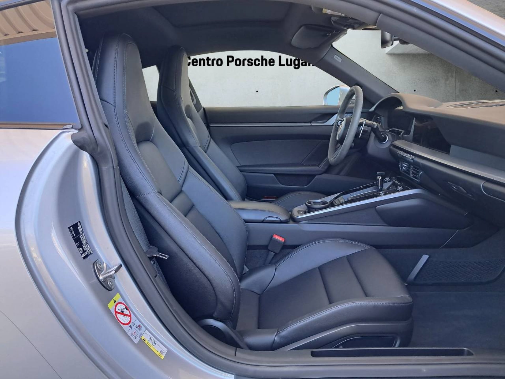 PORSCHE 911 Carrera-image-14