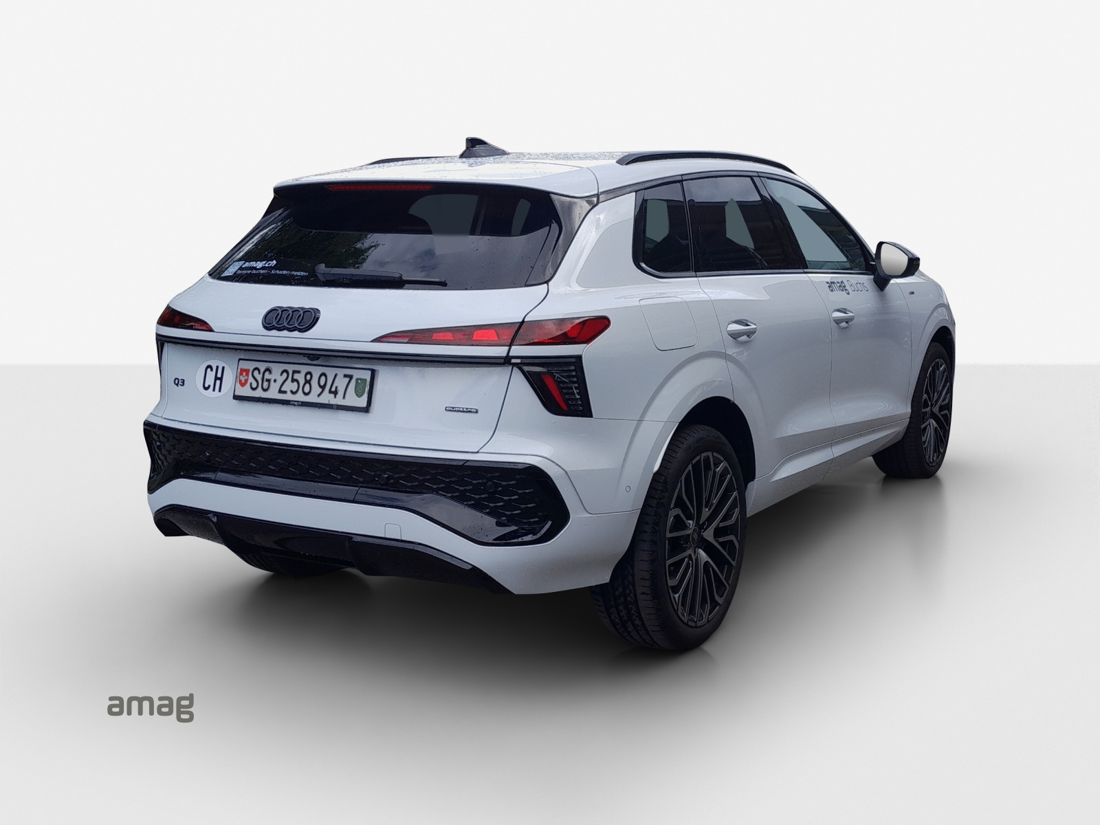 AUDI Q3 SUV TFSI quattro 195 kW S tronic-image-4