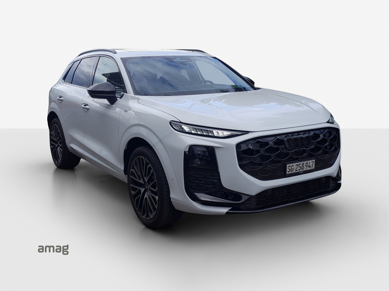 AUDI Q3 SUV TFSI quattro 195 kW S tronic-image-5