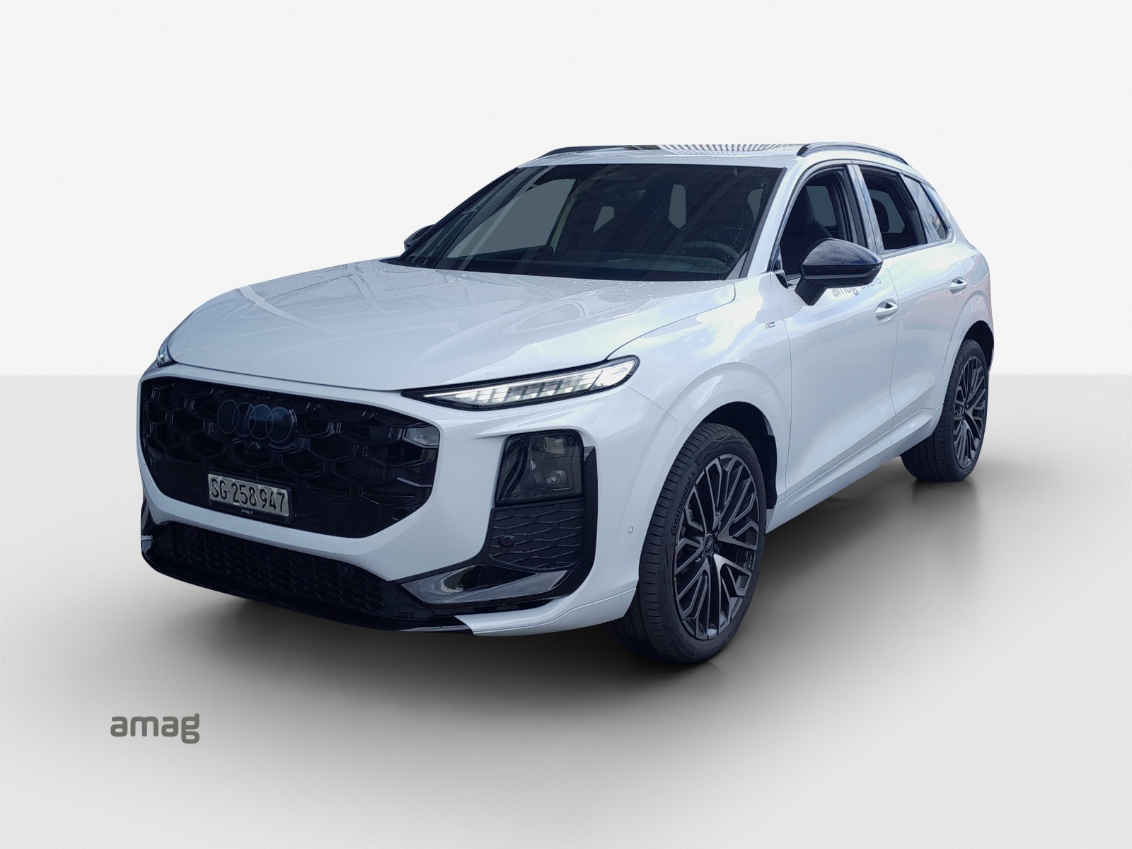 AUDI Q3 SUV TFSI quattro 195 kW S tronic-image-0