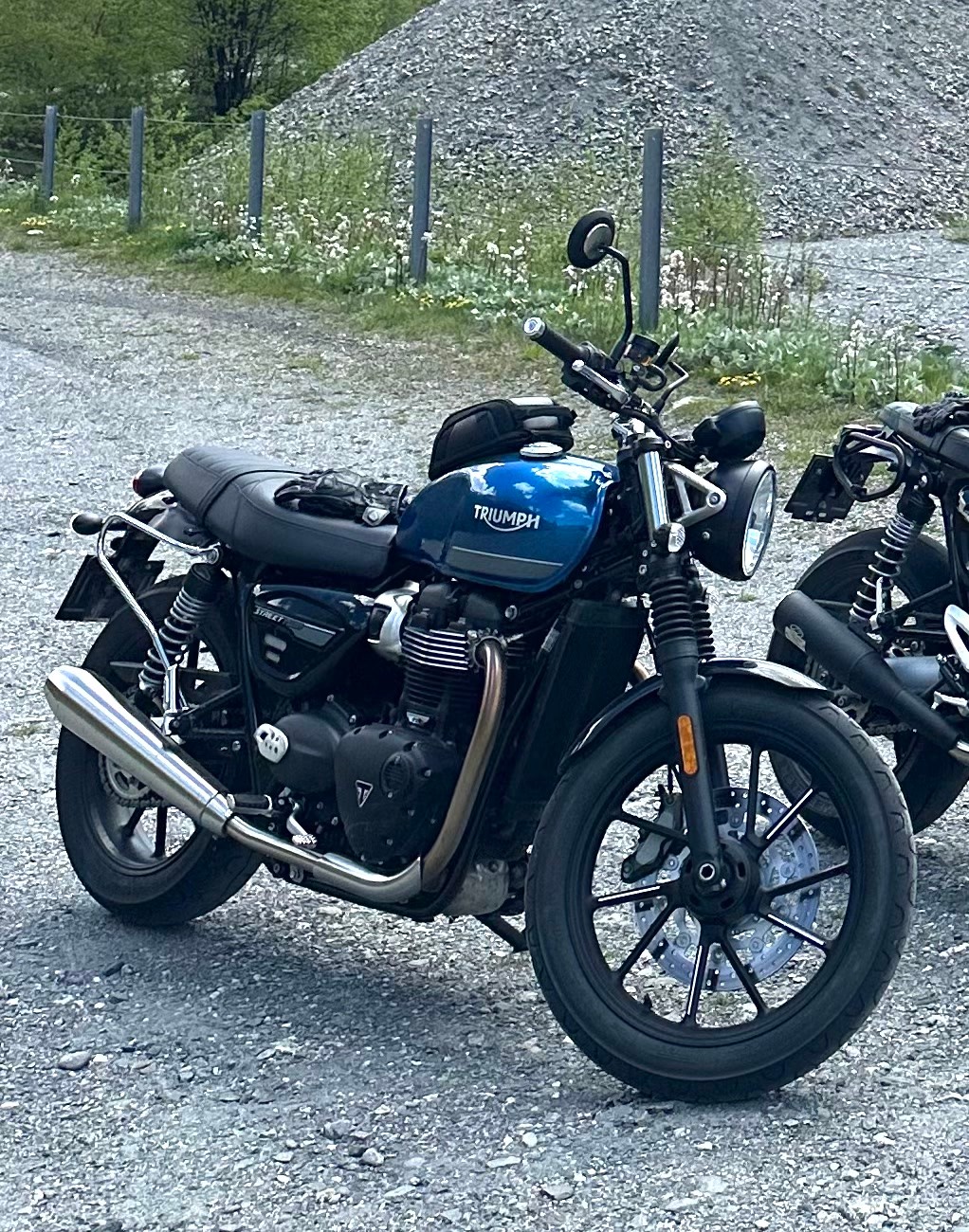 TRIUMPH Street Twin-image-1