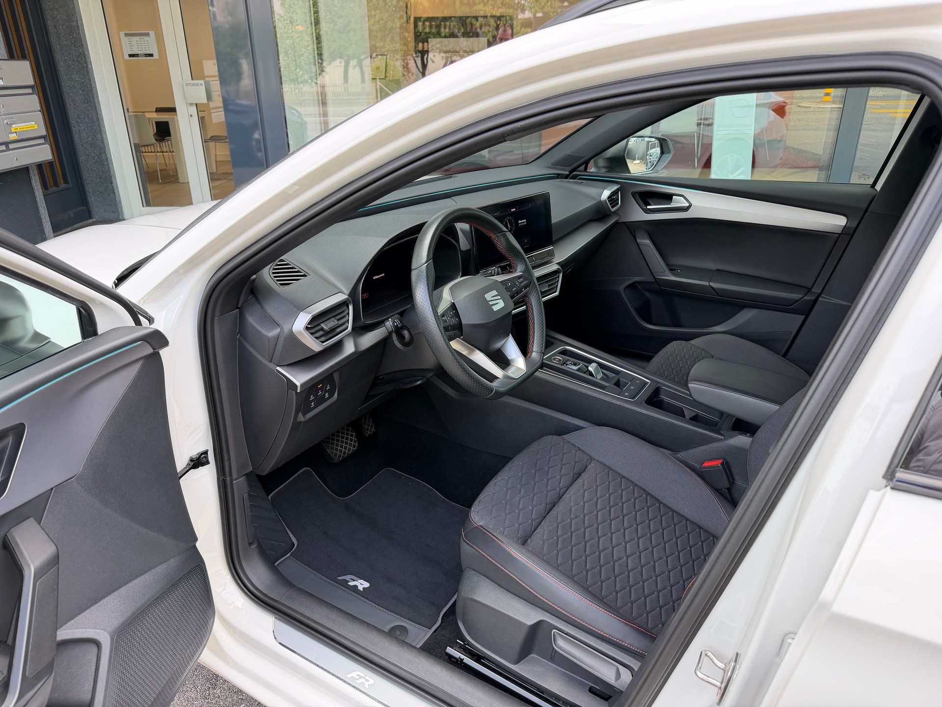 SEAT Leon ST 1.5 TGI Hola FR DSG-image-9