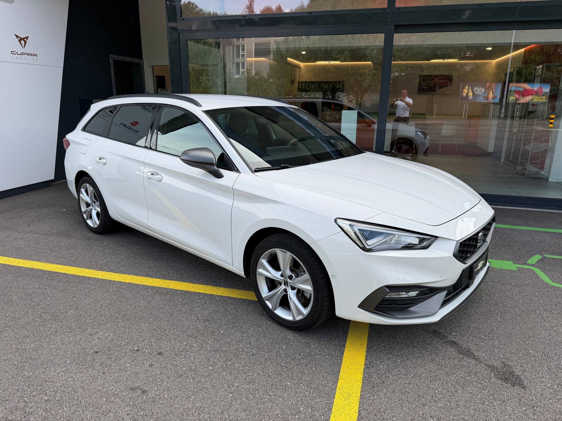 SEAT Leon ST 1.5 TGI Hola FR DSG-image-0