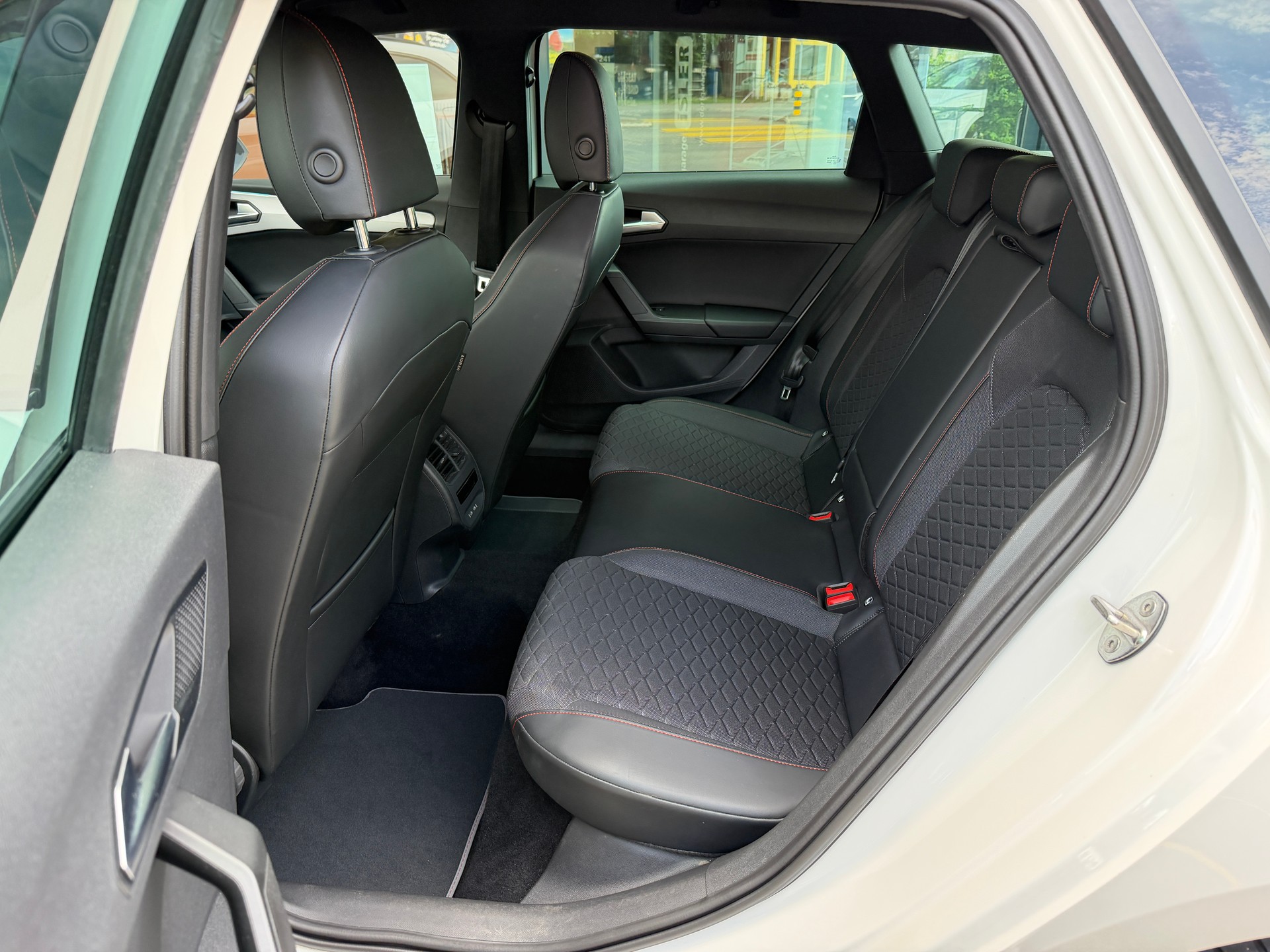 SEAT Leon ST 1.5 TGI Hola FR DSG-image-7