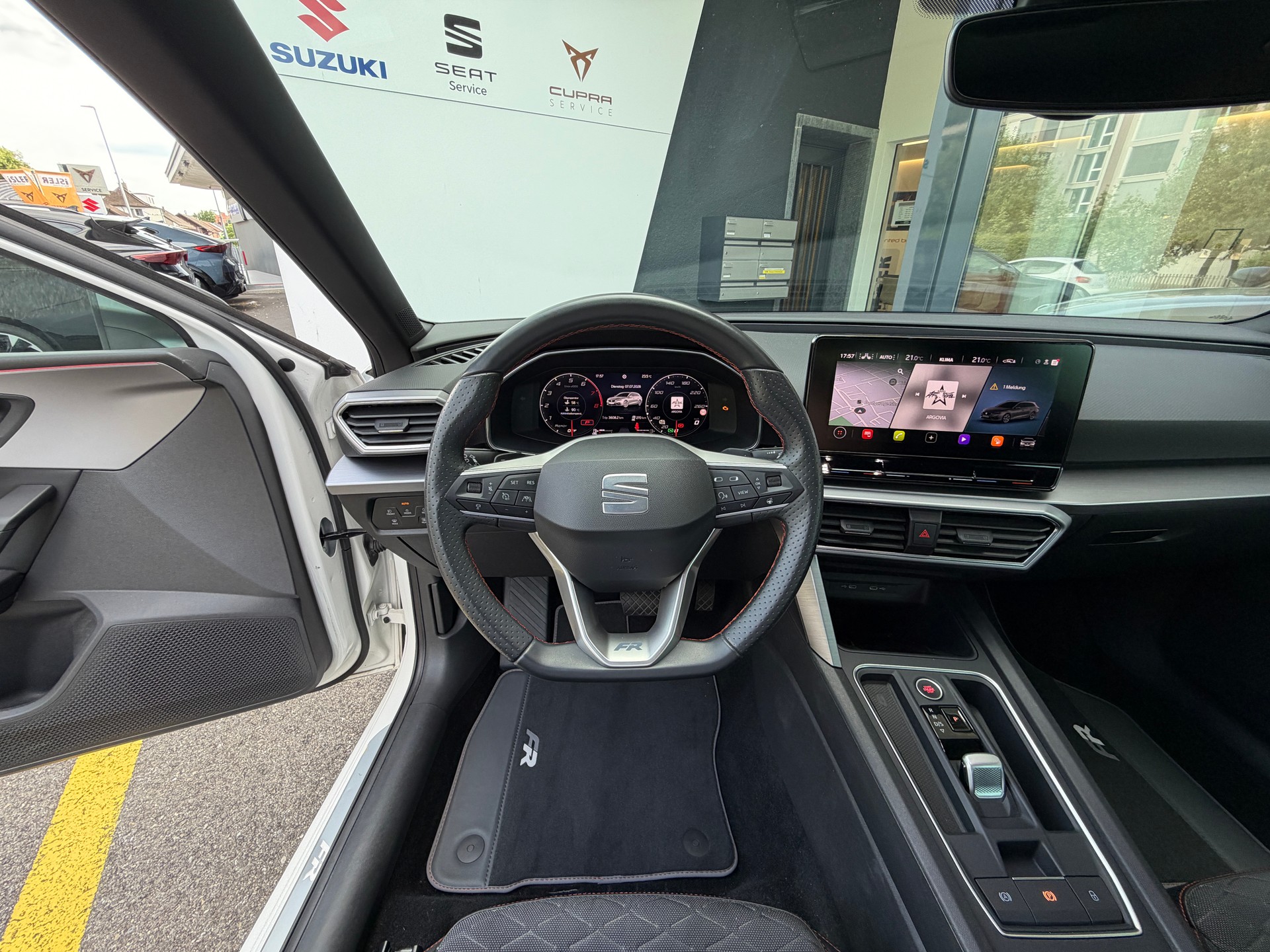 SEAT Leon ST 1.5 TGI Hola FR DSG-image-10