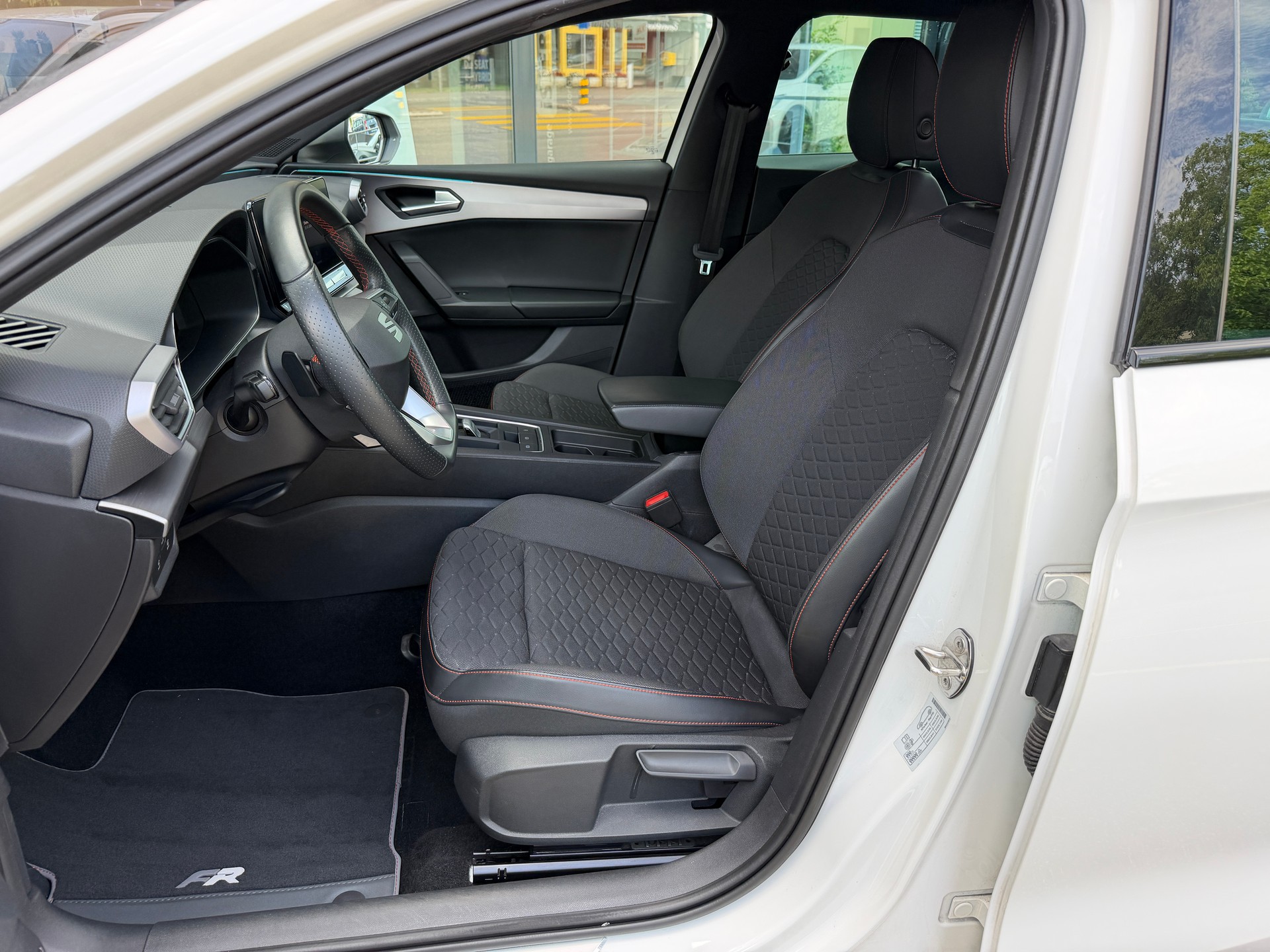 SEAT Leon ST 1.5 TGI Hola FR DSG-image-8