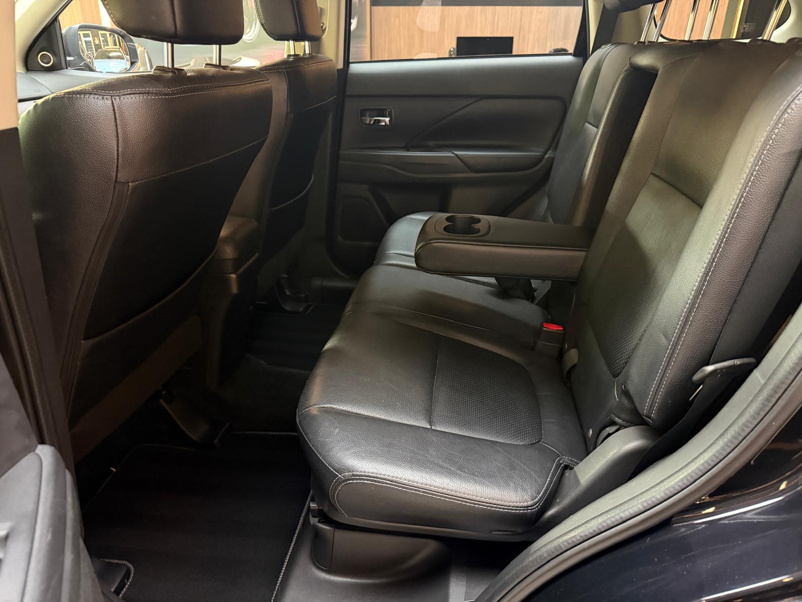 MITSUBISHI Outlander 2.2 DID Intense eAssist-image-13