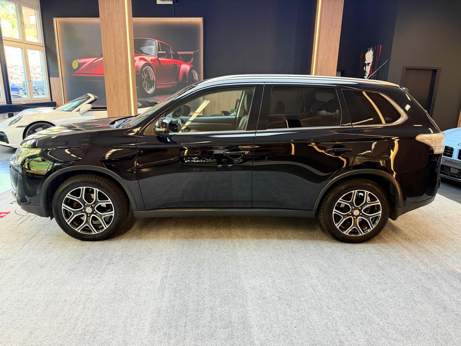 MITSUBISHI Outlander 2.2 DID Intense eAssist-image-3