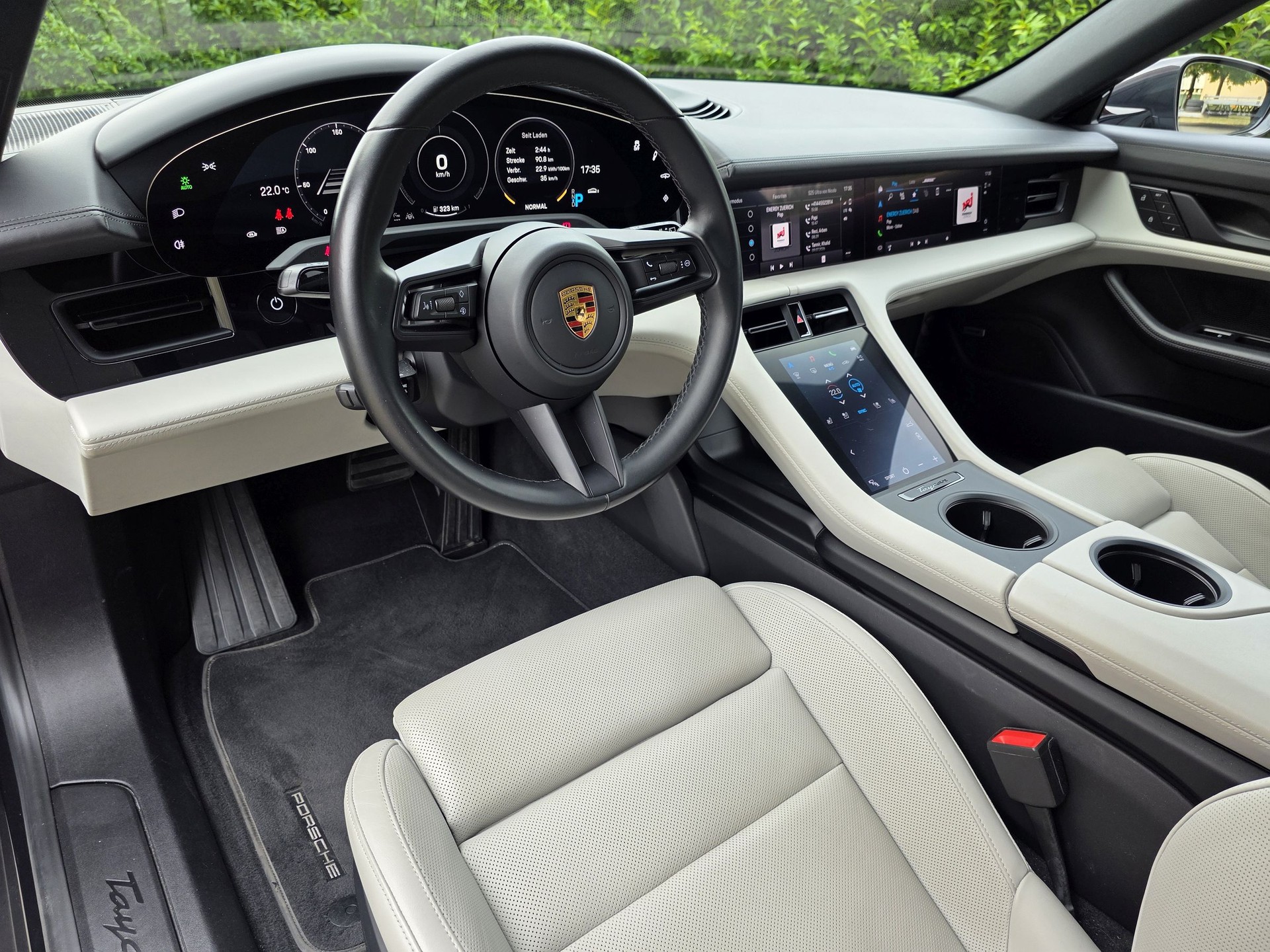 PORSCHE Taycan 4 Cross Turismo-image-11