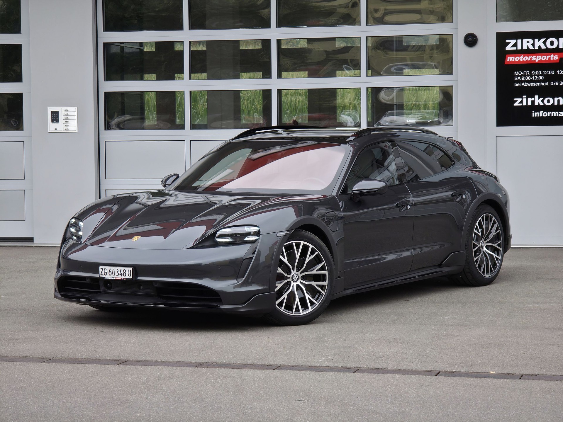 PORSCHE Taycan 4 Cross Turismo-image-2