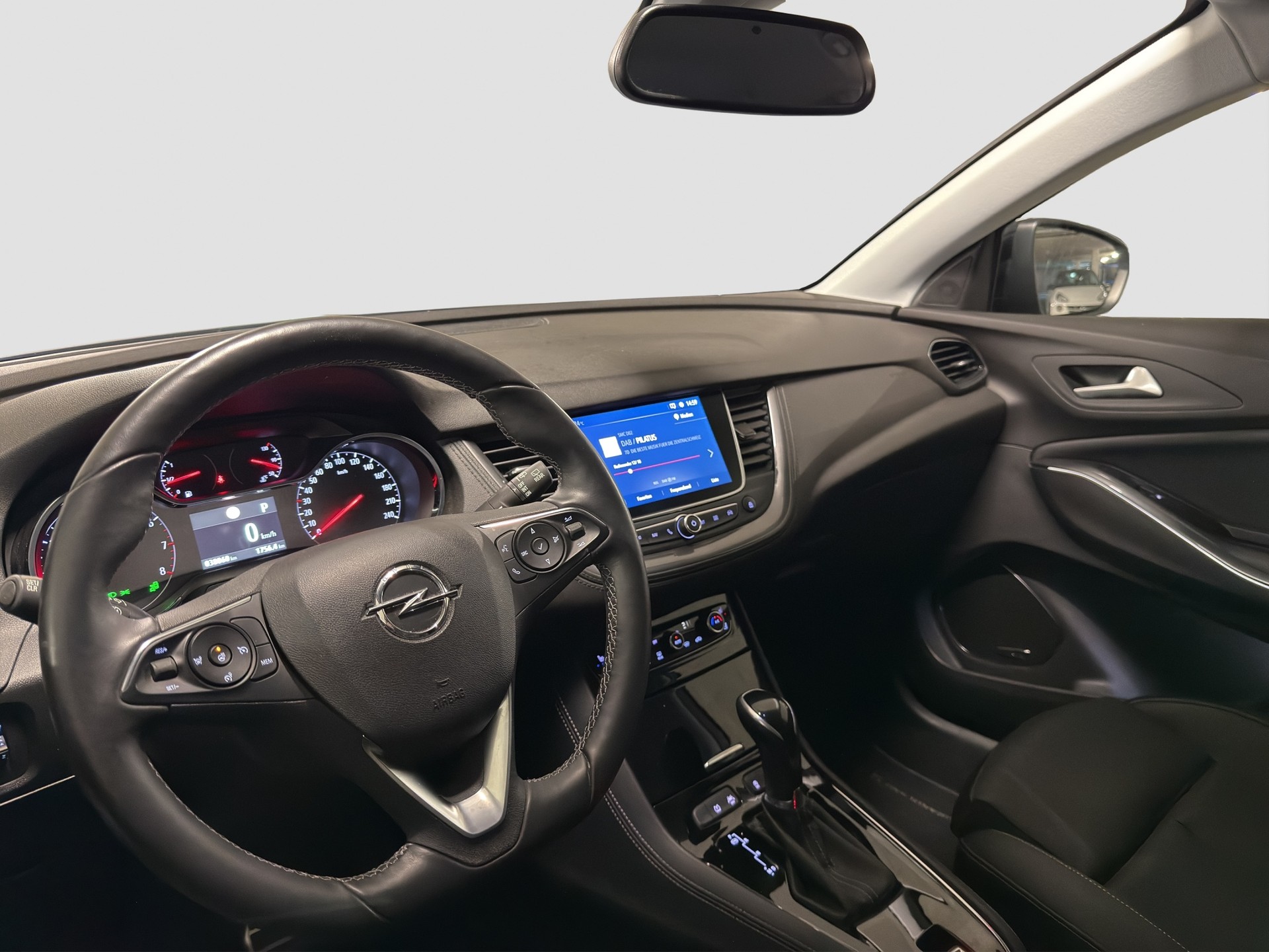 OPEL Grandland X 1.6 T Ultimate-image-12