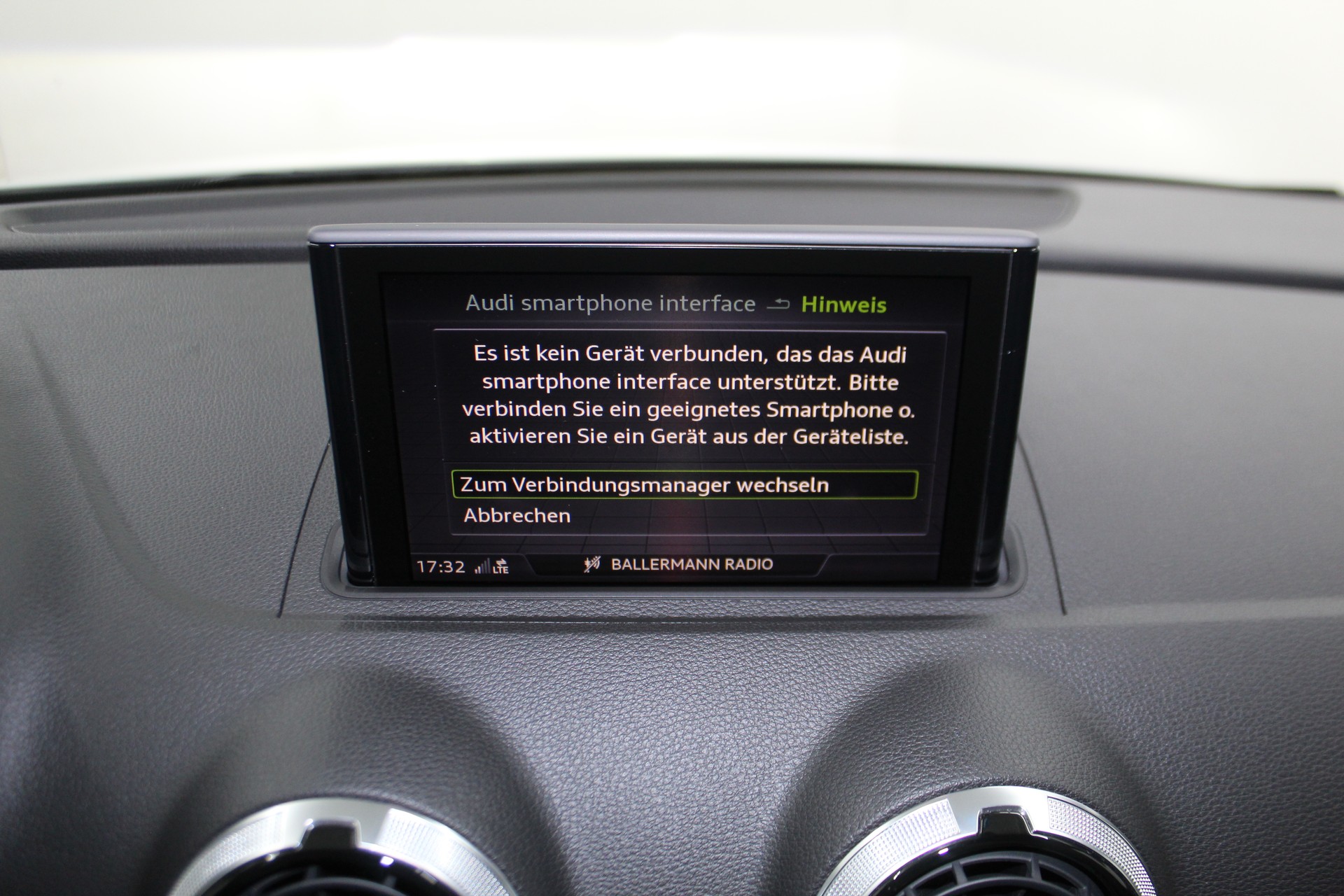 AUDI RS3 Sportback 2.5 TSI quattro S-tronic Optikpaket schwarz / ohne OPF / CH-Fahrzeug-image-21