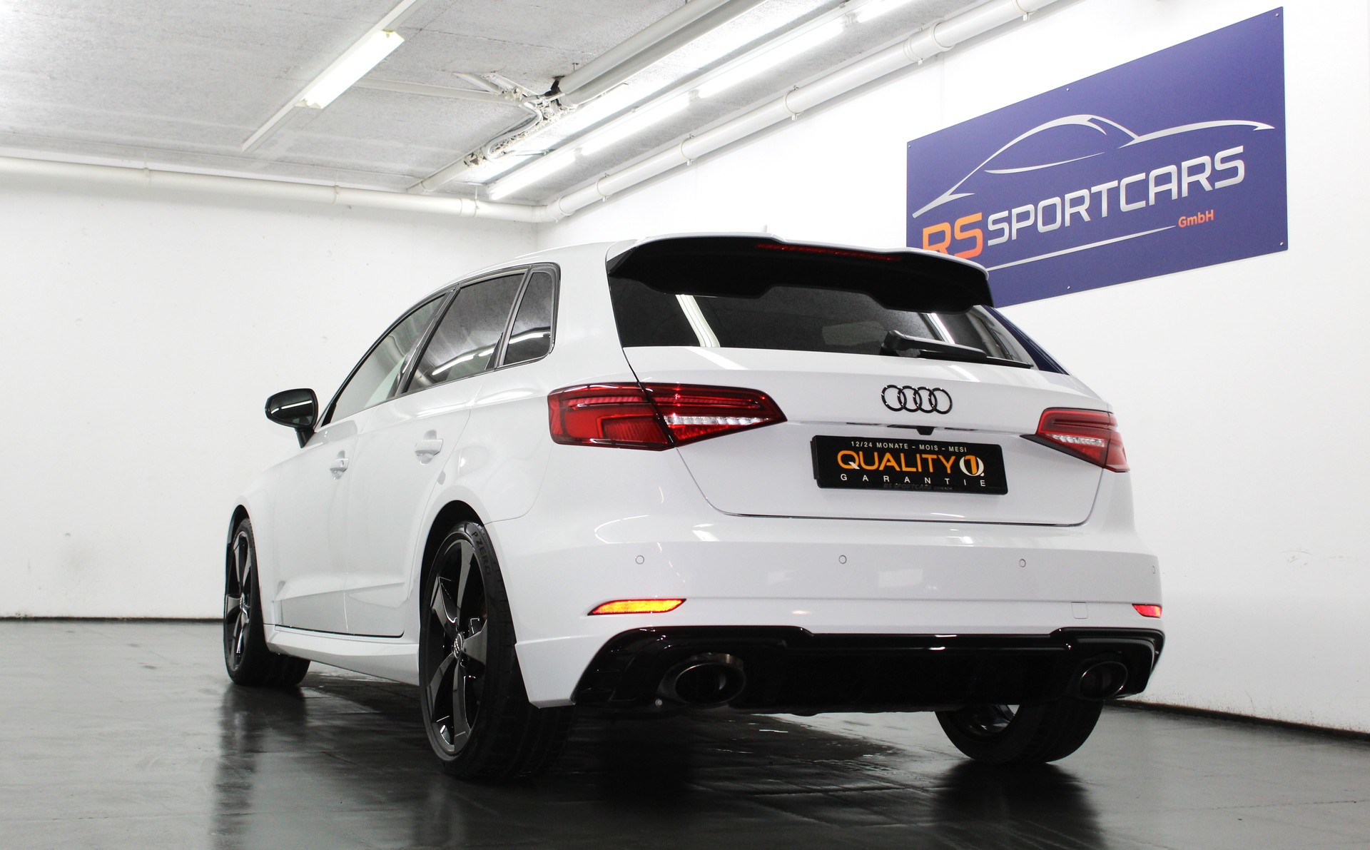 AUDI RS3 Sportback 2.5 TSI quattro S-tronic Optikpaket schwarz / ohne OPF / CH-Fahrzeug-image-4