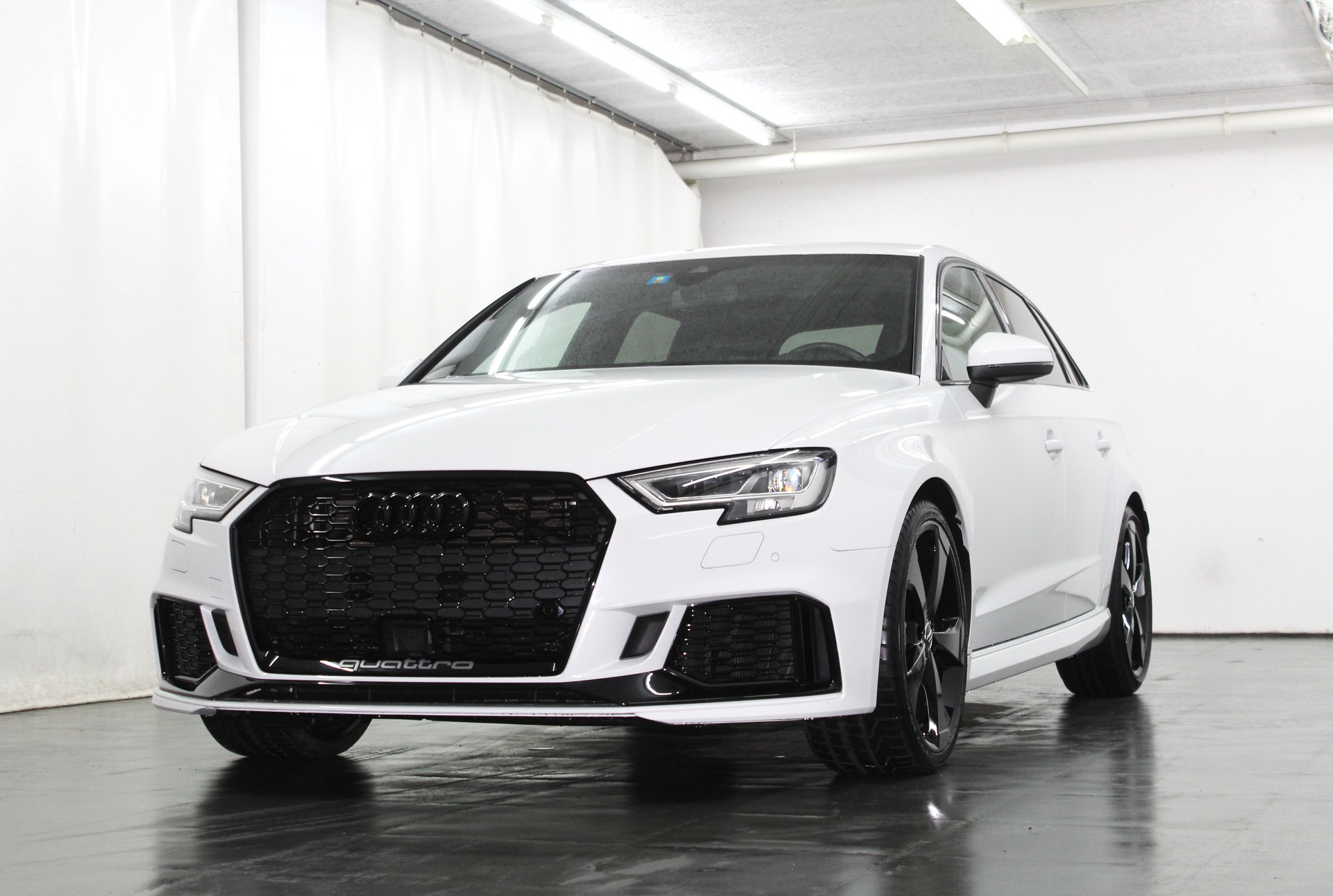 AUDI RS3 Sportback 2.5 TSI quattro S-tronic Optikpaket schwarz / ohne OPF / CH-Fahrzeug-image-3