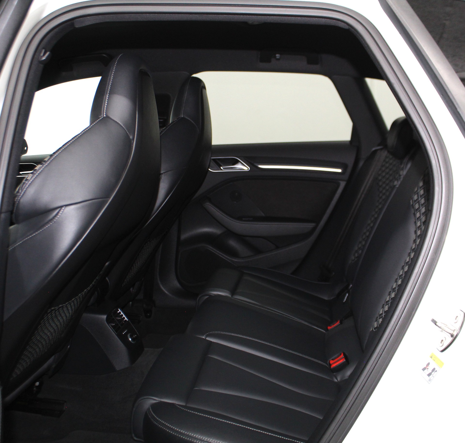 AUDI RS3 Sportback 2.5 TSI quattro S-tronic Optikpaket schwarz / ohne OPF / CH-Fahrzeug-image-9