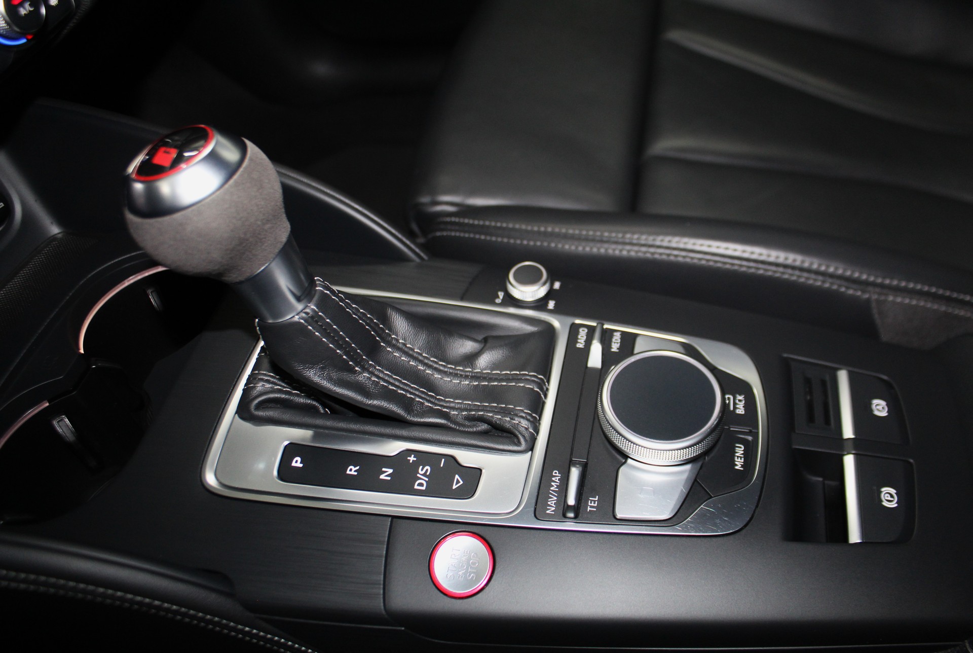 AUDI RS3 Sportback 2.5 TSI quattro S-tronic Optikpaket schwarz / ohne OPF / CH-Fahrzeug-image-15