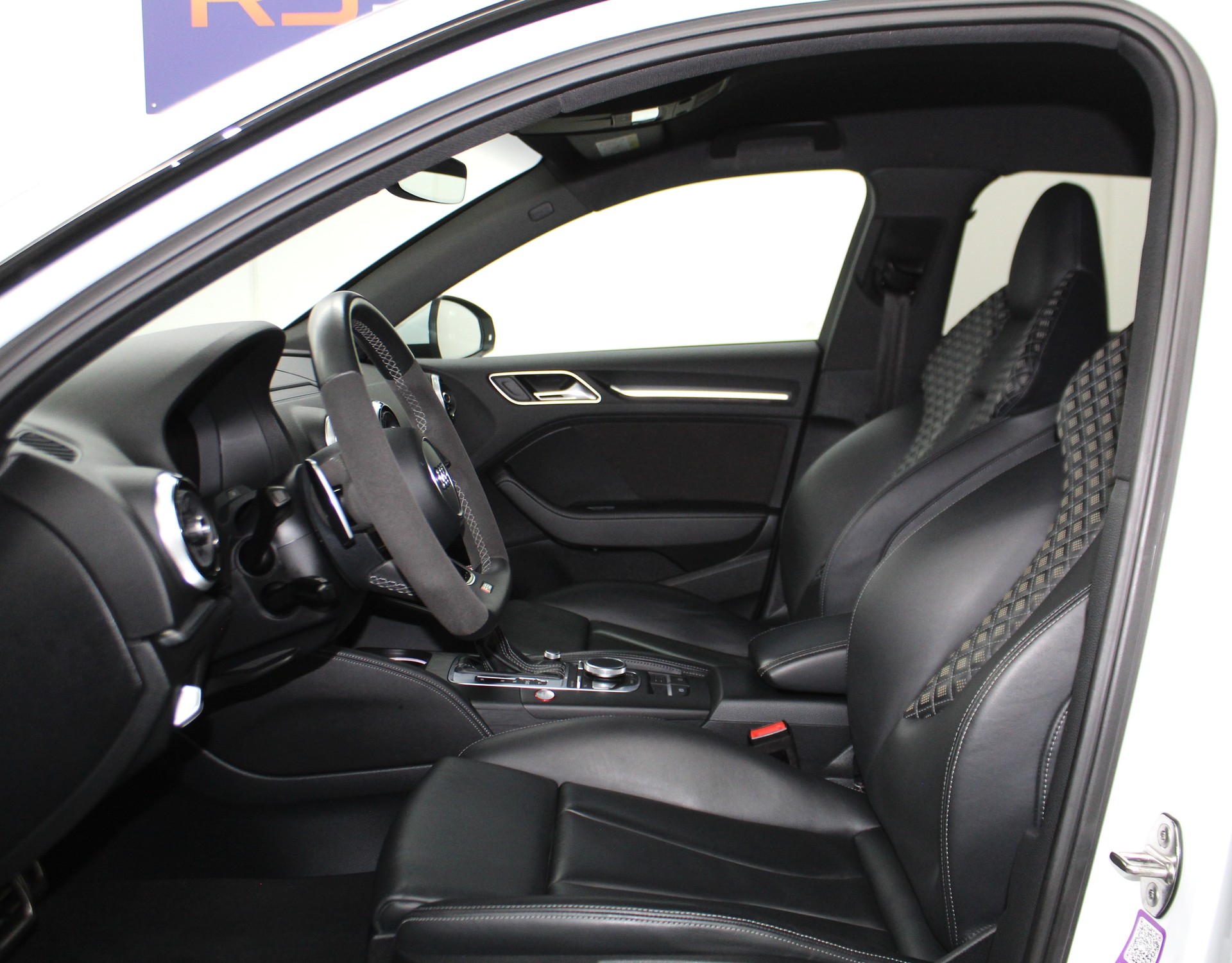AUDI RS3 Sportback 2.5 TSI quattro S-tronic Optikpaket schwarz / ohne OPF / CH-Fahrzeug-image-7