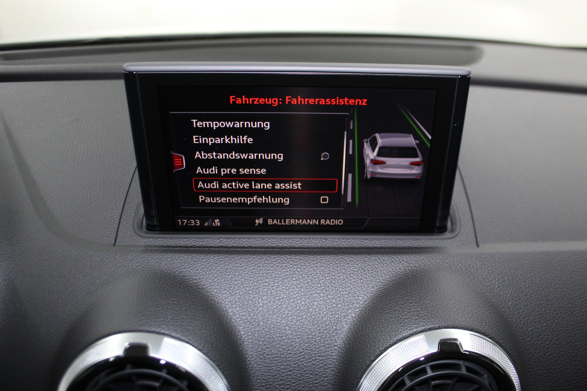 AUDI RS3 Sportback 2.5 TSI quattro S-tronic Optikpaket schwarz / ohne OPF / CH-Fahrzeug-image-25