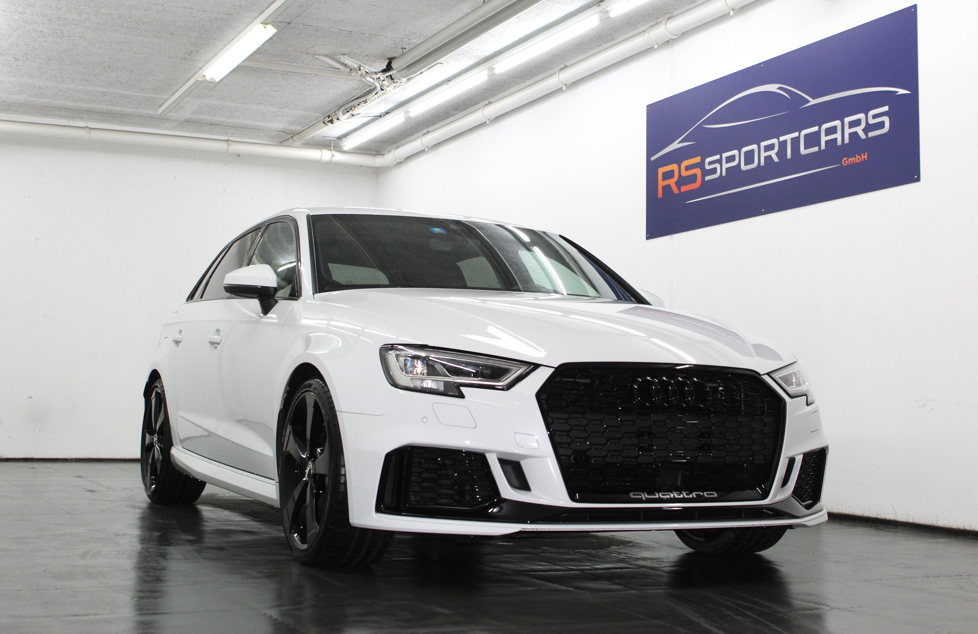 AUDI RS3 Sportback 2.5 TSI quattro S-tronic Optikpaket schwarz / ohne OPF / CH-Fahrzeug-image-1