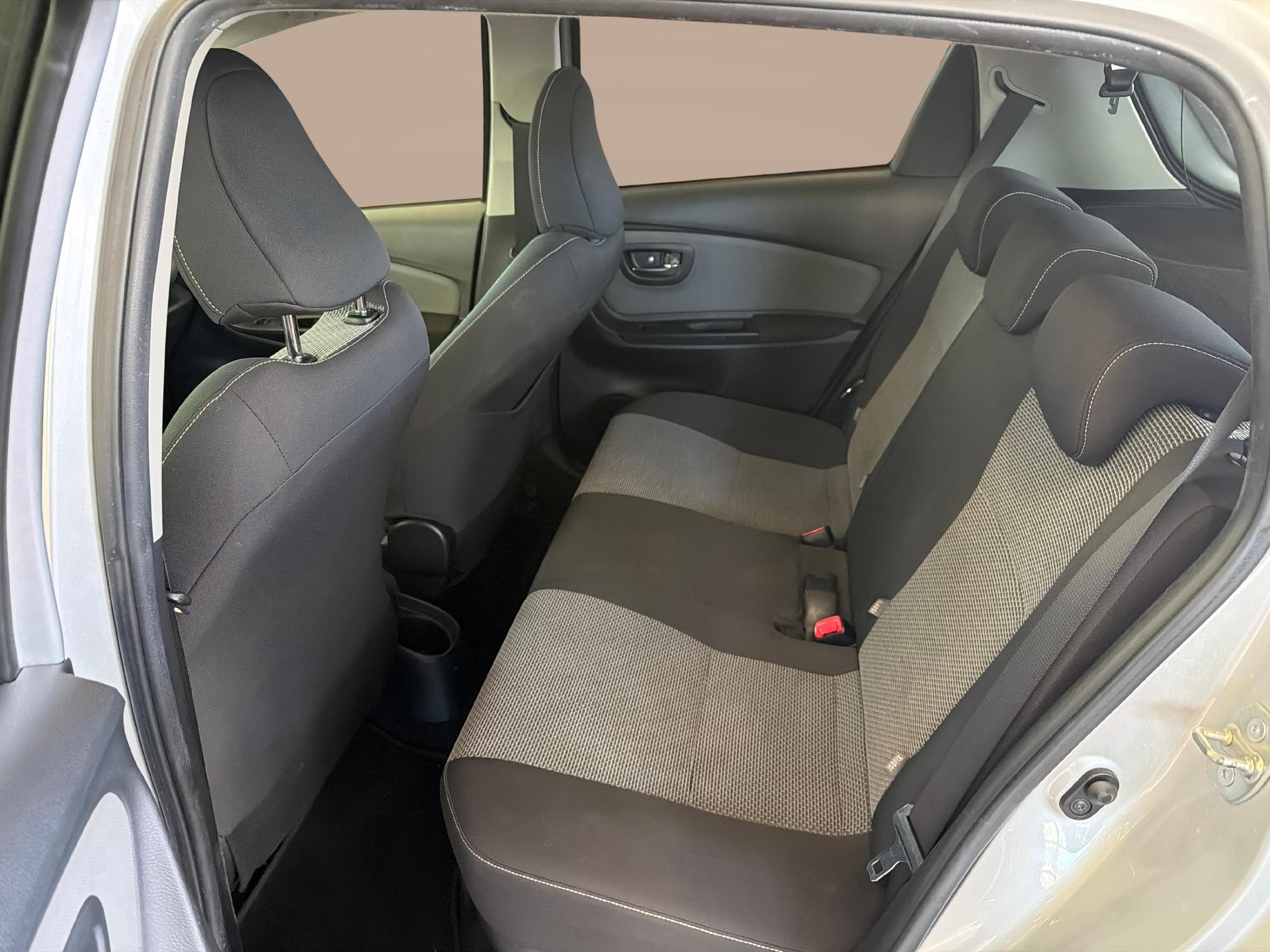 TOYOTA Yaris 1.5 VVT-i HSD Trend-image-10