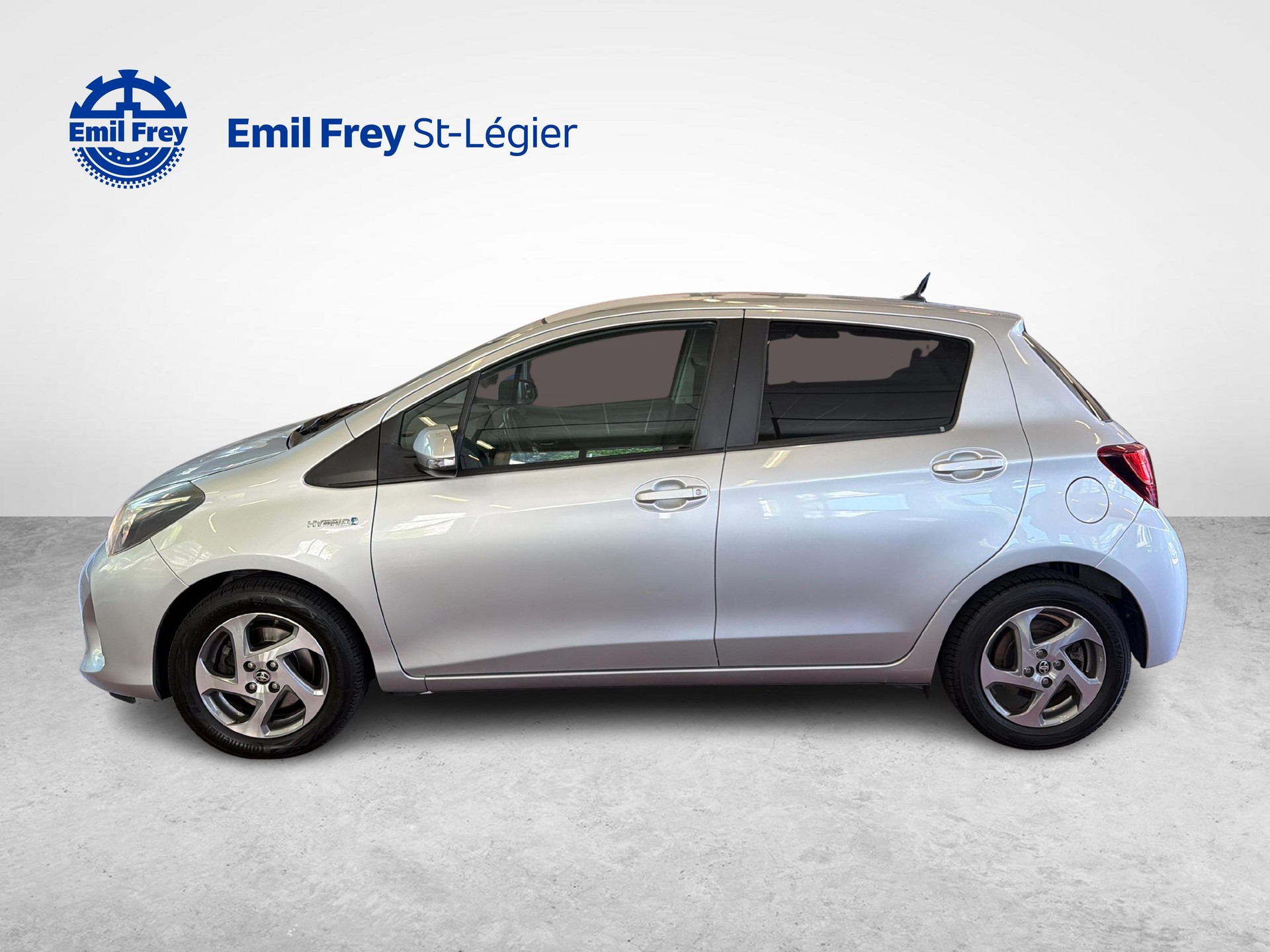 TOYOTA Yaris 1.5 VVT-i HSD Trend-image-1