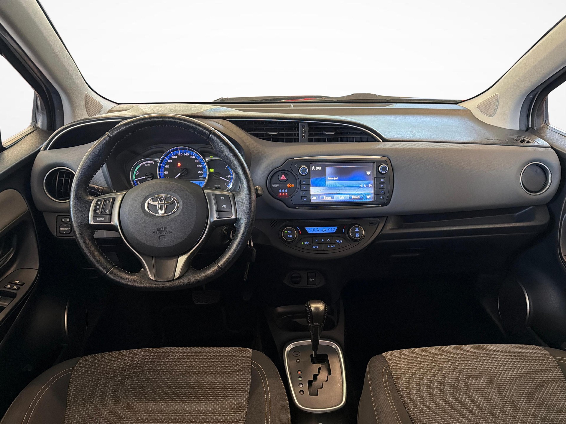 TOYOTA Yaris 1.5 VVT-i HSD Trend-image-8