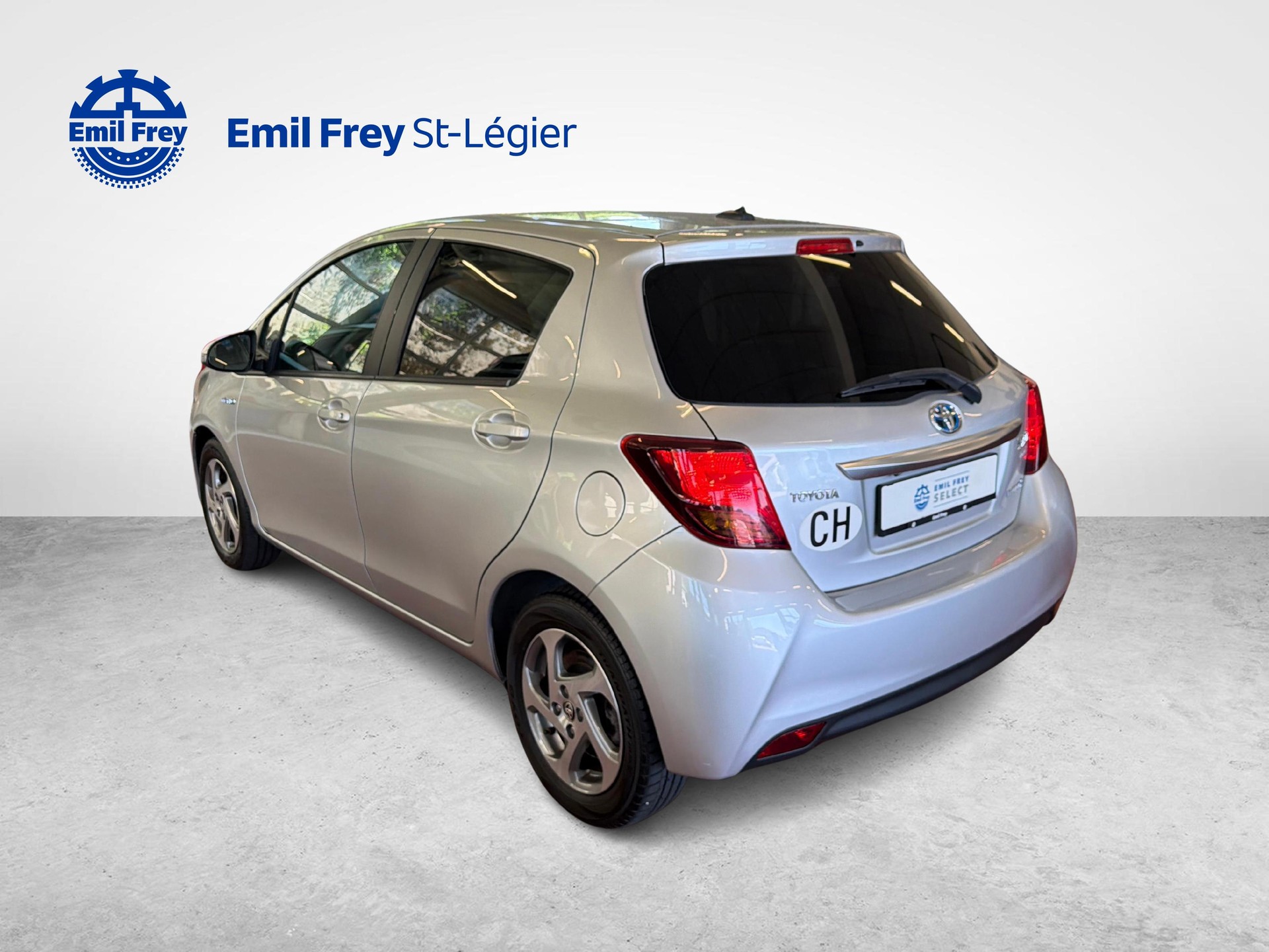 TOYOTA Yaris 1.5 VVT-i HSD Trend-image-2
