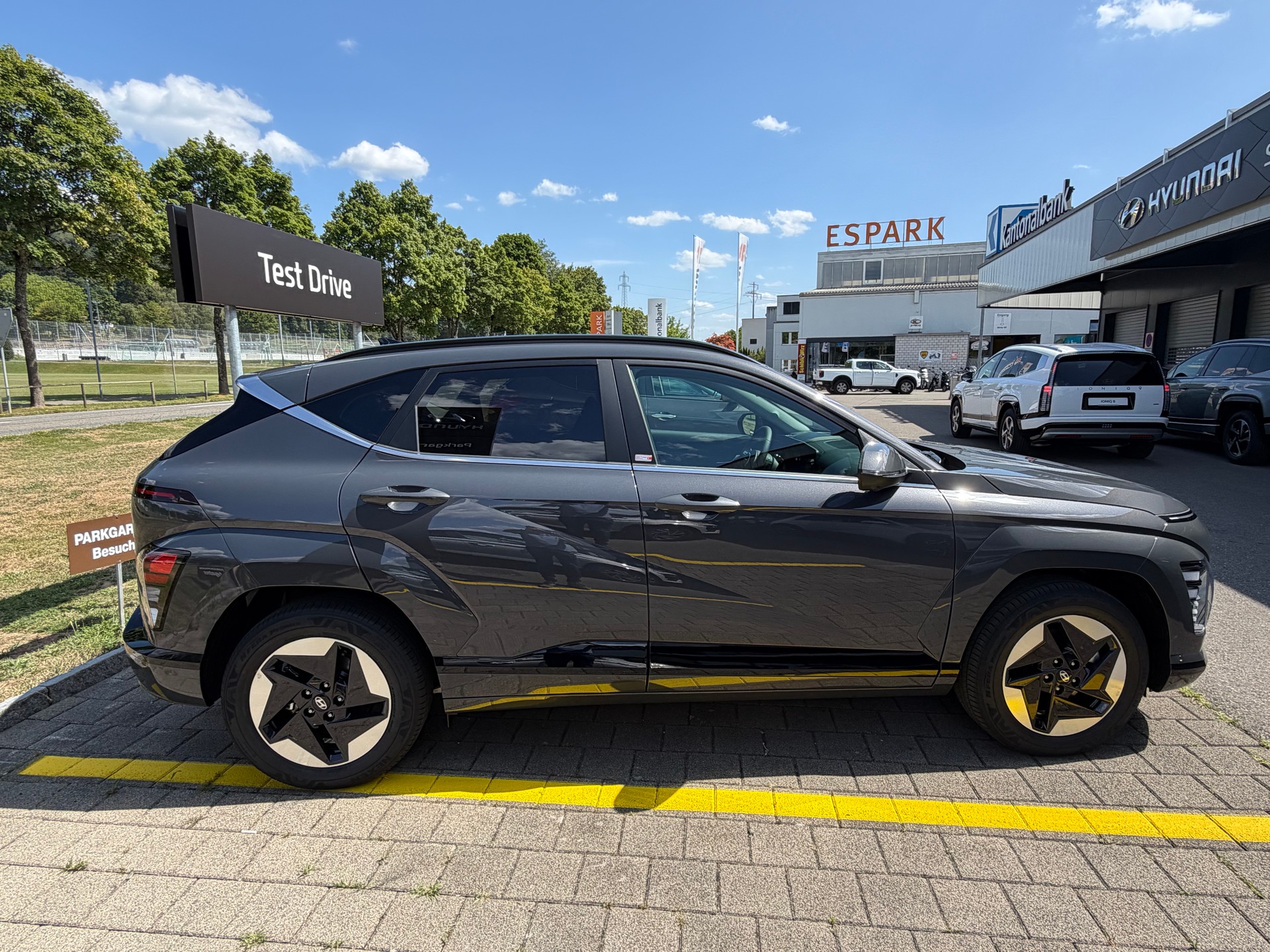 HYUNDAI Kona EV 65.4 kWh Vertex-image-3