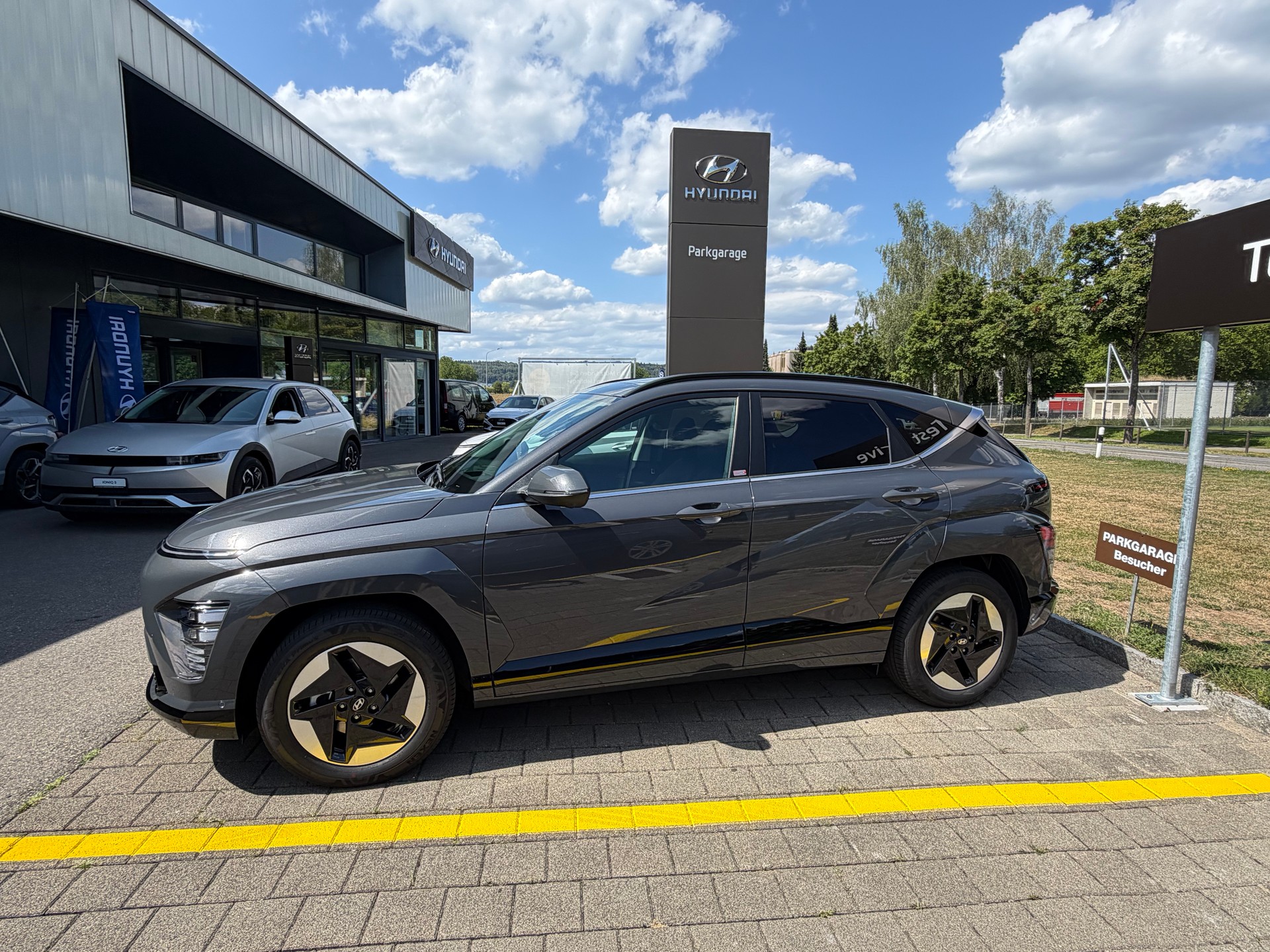 HYUNDAI Kona EV 65.4 kWh Vertex-image-1