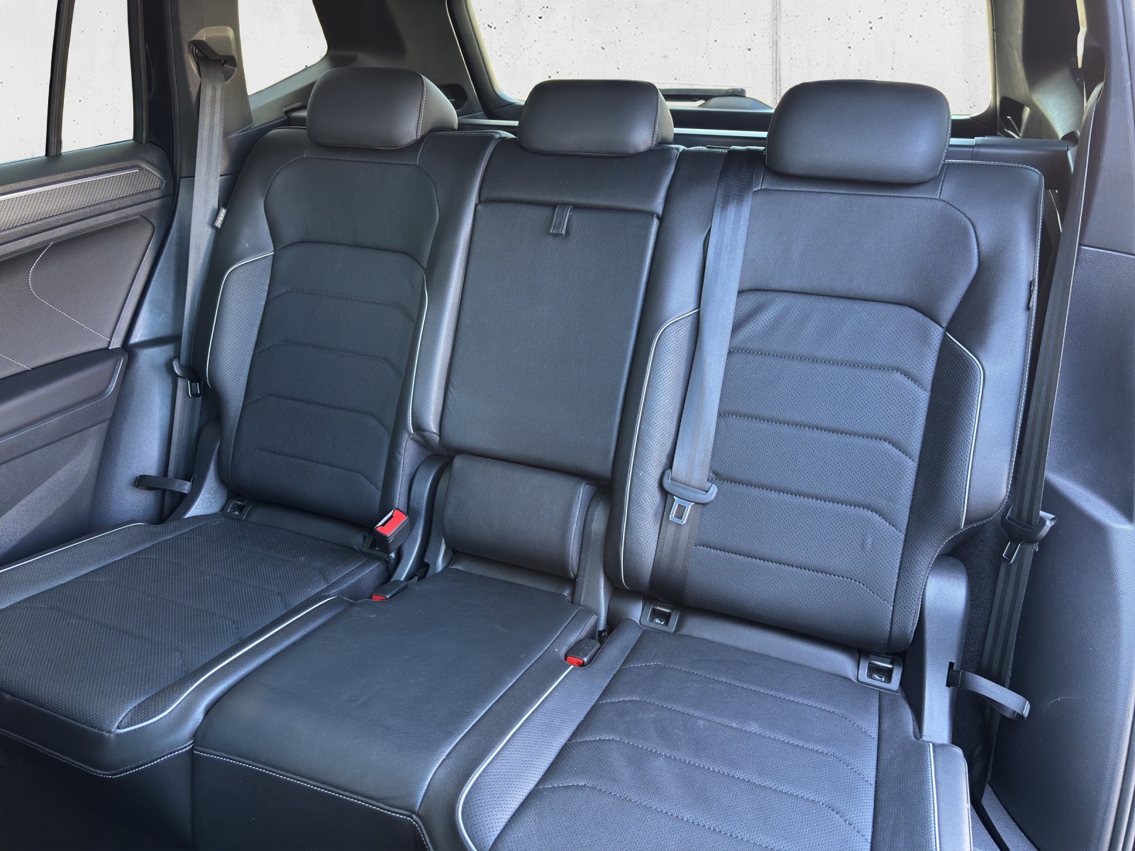 VW Tiguan Allspace 2.0 TDI SCR R-Line 4Motion DSG mit AHK, Leder mit Lüftung, Panorama-Ausstell-/Schiebedach & Winterrad-image-30