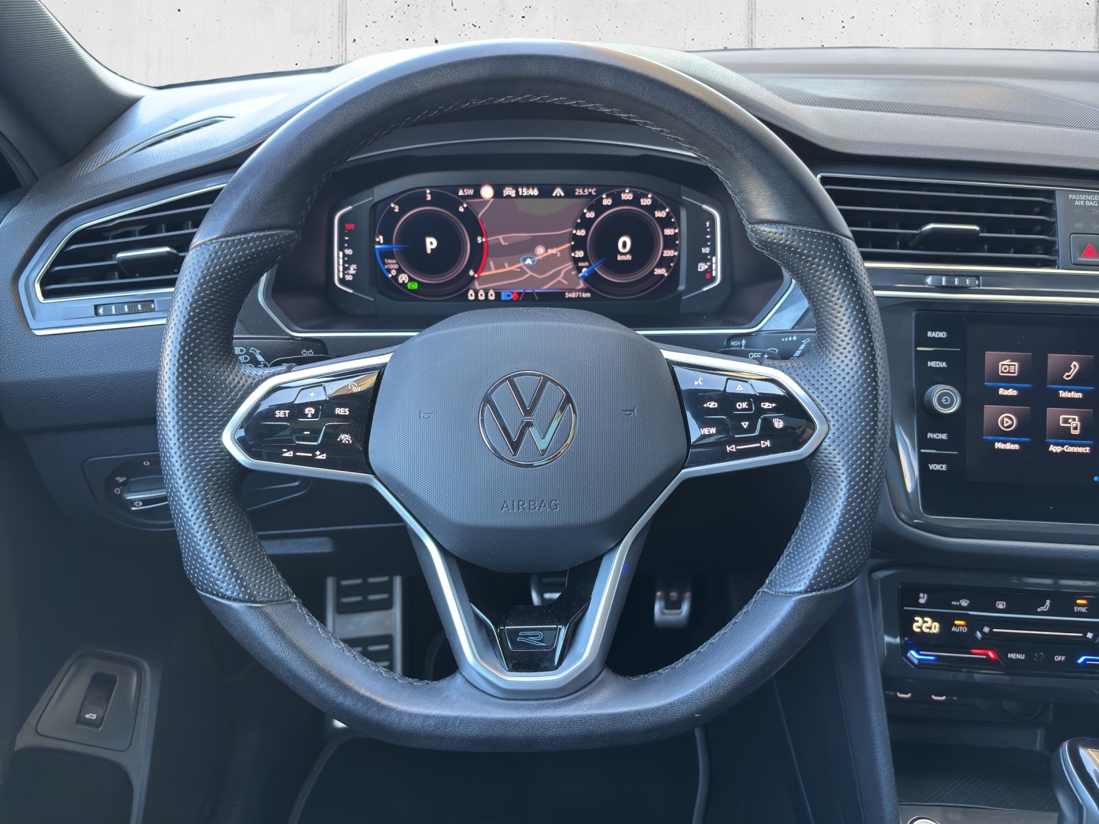 VW Tiguan Allspace 2.0 TDI SCR R-Line 4Motion DSG mit AHK, Leder mit Lüftung, Panorama-Ausstell-/Schiebedach & Winterrad-image-14